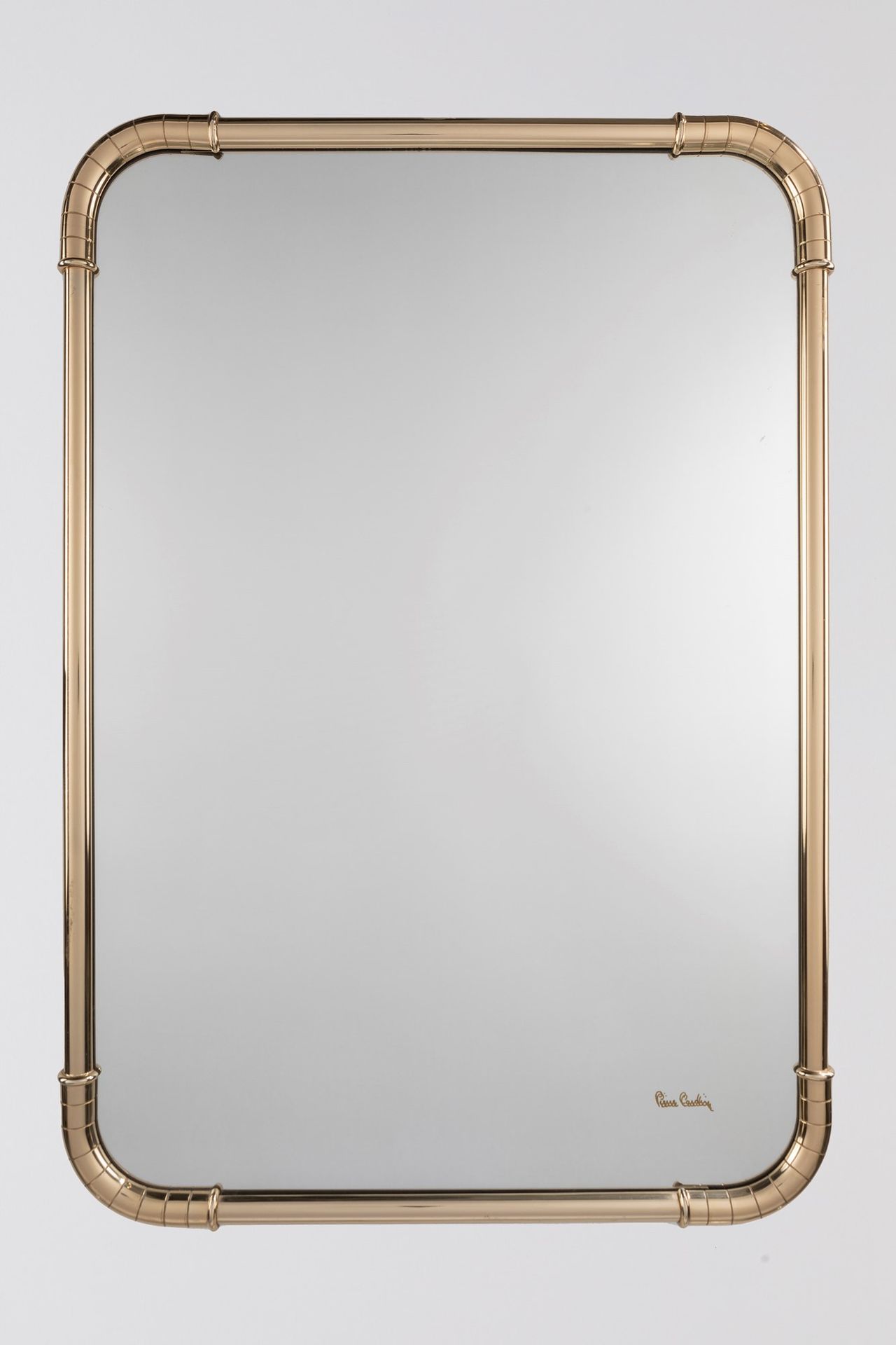 PIERRE CARDIN 镜子，1970年，约

h 65 x 95 cm
，黄铜框架。原标志皮尔-卡丹。