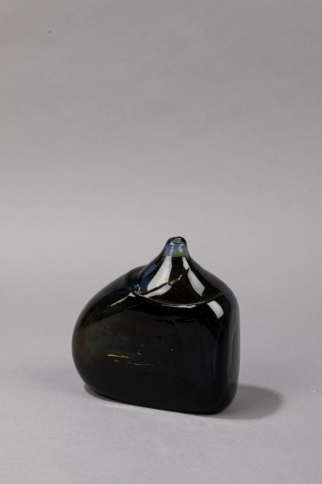 George Elliott Vase, 1969

h 15 x 14 x 5 cm
verre soufflé monofleur. Fabrication&hellip;