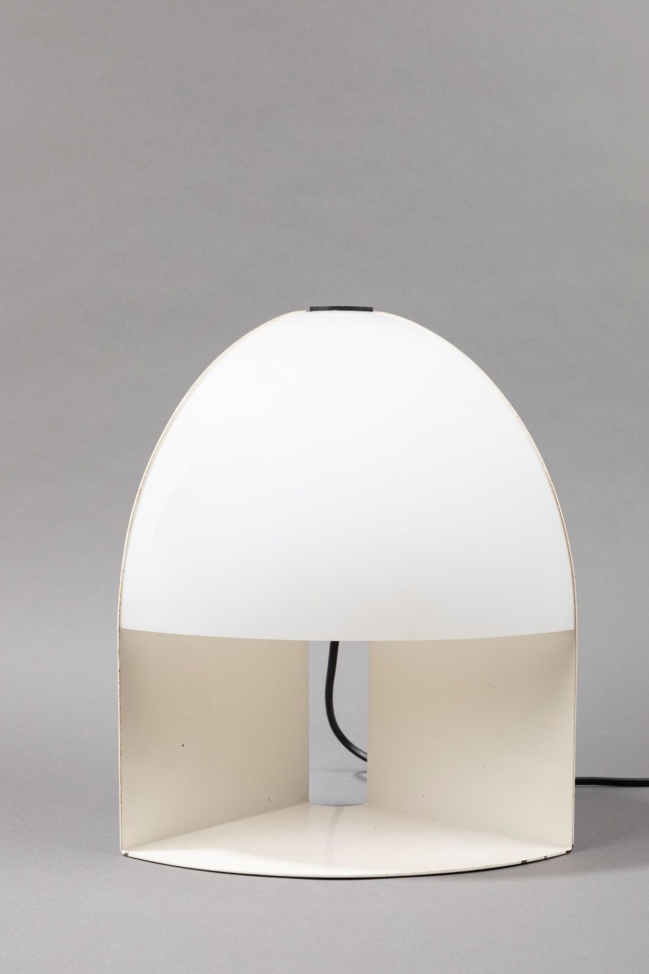 STILNOVO Table lamp, 1970 ca.

H 34 x 27 x 14 cm
plastic and varnished metal. Or&hellip;