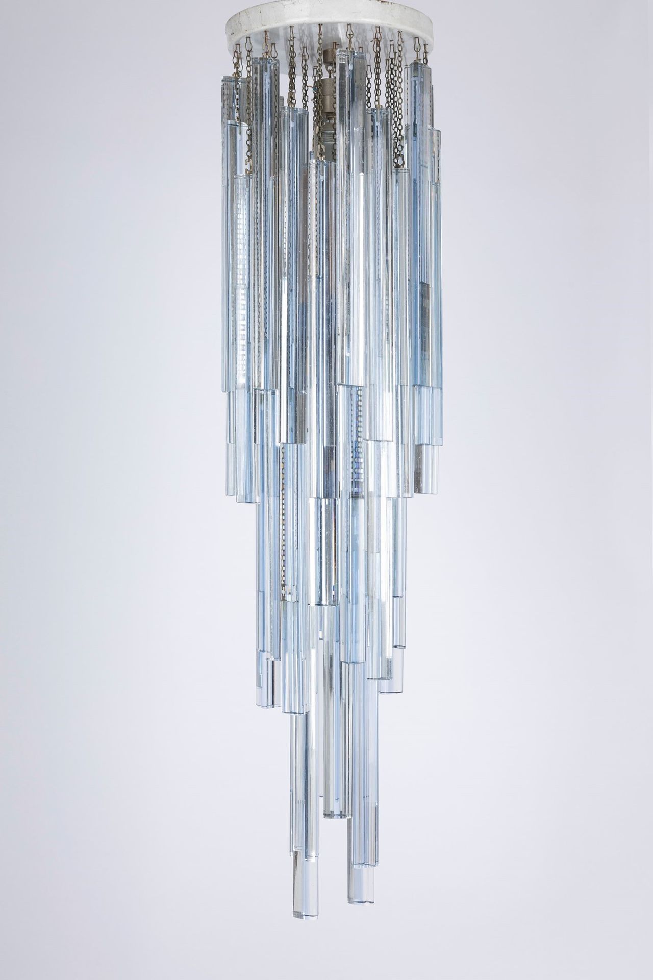 VENINI 吊灯，约1960年。

h 100 x diam 30 cm
Triedri系列。吹制的穆拉诺玻璃。