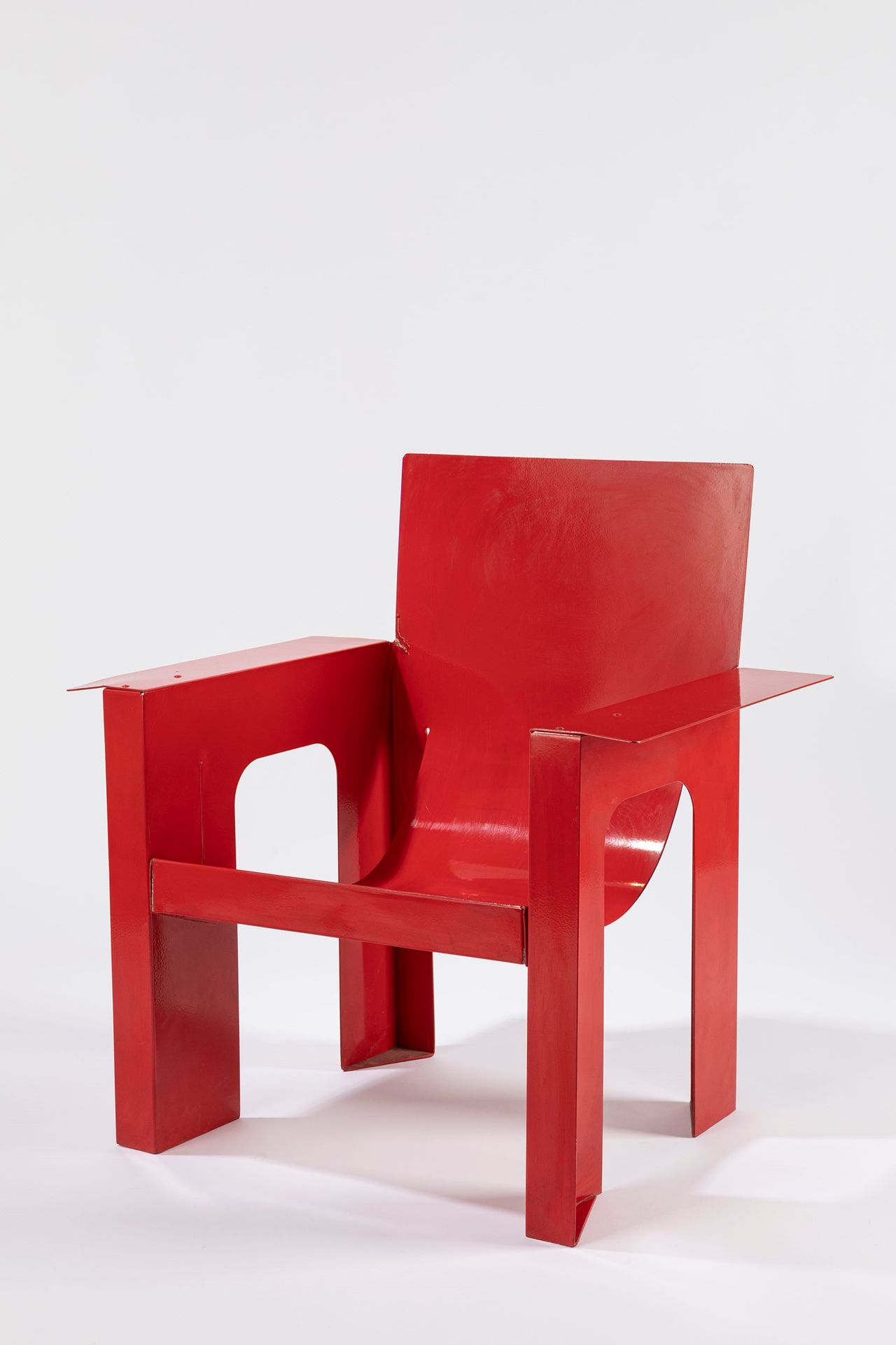 Giandomenico Belotti Rietveld, 1984

h 78 x 72,5 x 48
red varnished metal chair.&hellip;