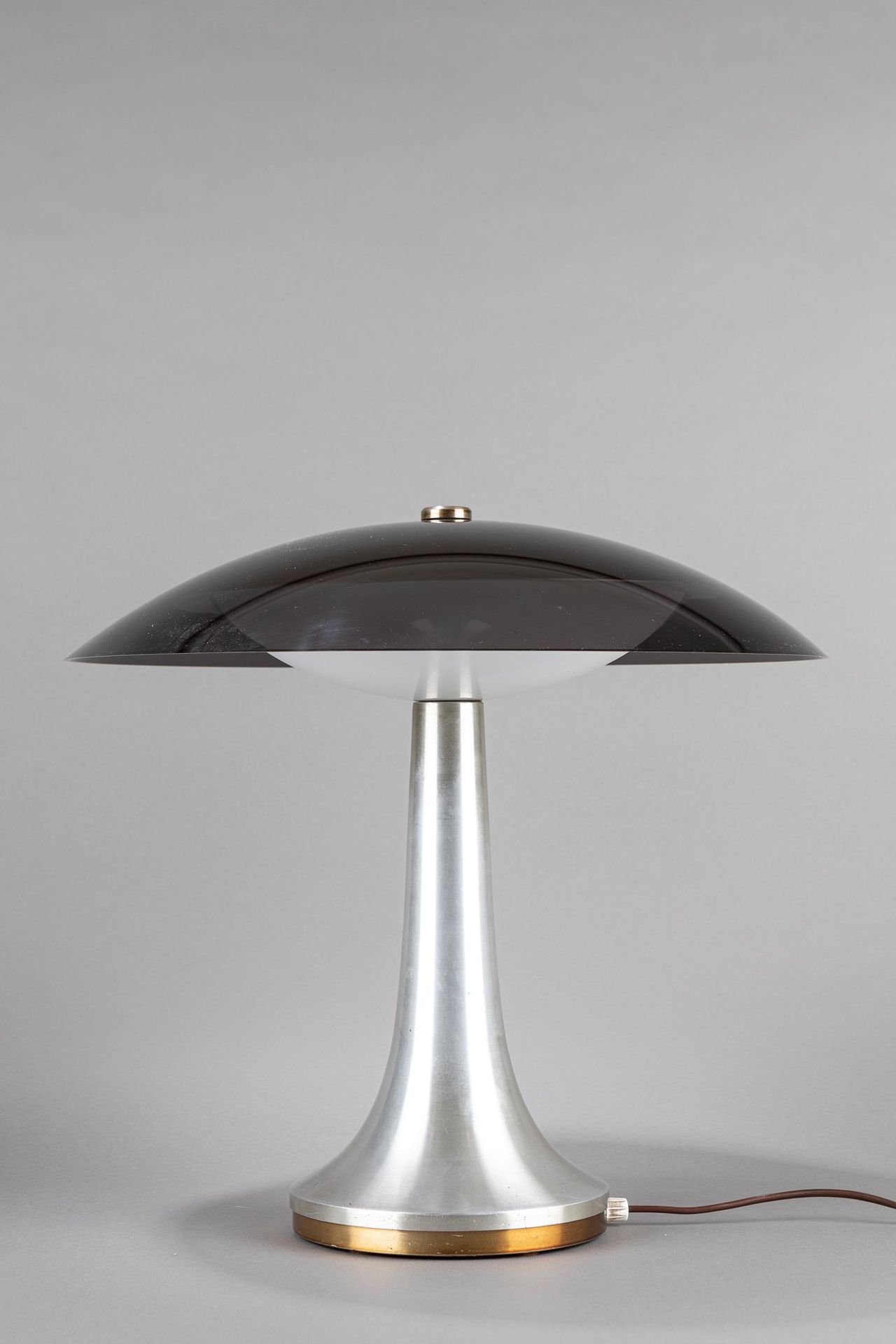 Stilux 台灯，1960年左右

h 45 cm
拉丝镀镍黄铜，铝，透明玻璃。