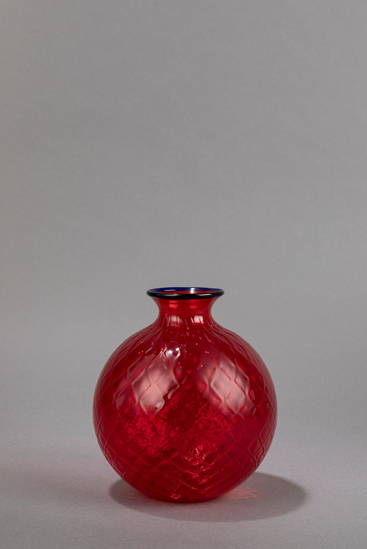 VENINI Balloton, 2004

h 24.5 x diam 21.5 cm
blown red glass worked with balloto&hellip;
