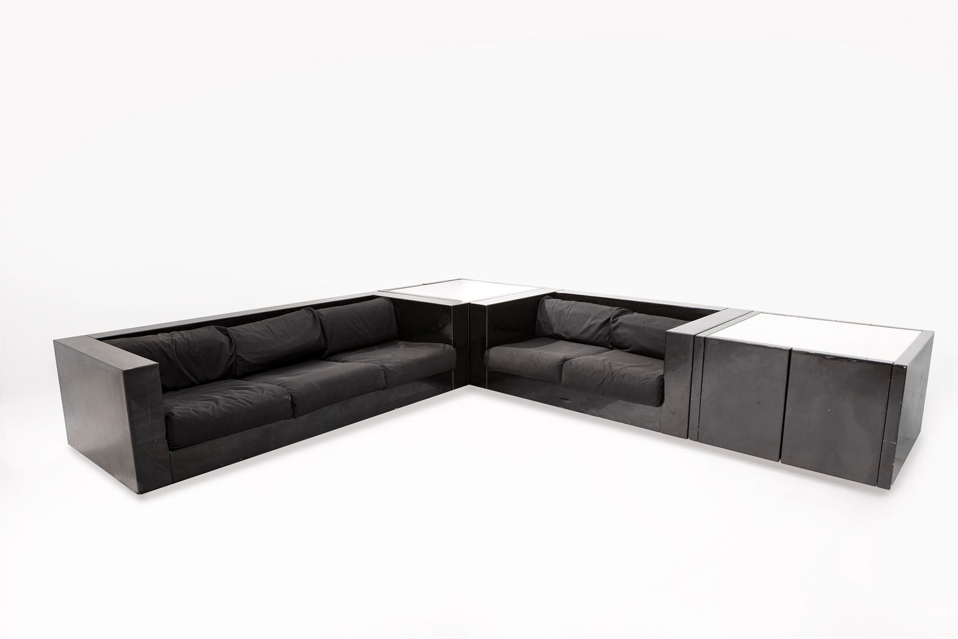 Lella e Massimo Vignelli Saratoga, 1964


salón compuesto por dos sofás (3 y 2 p&hellip;
