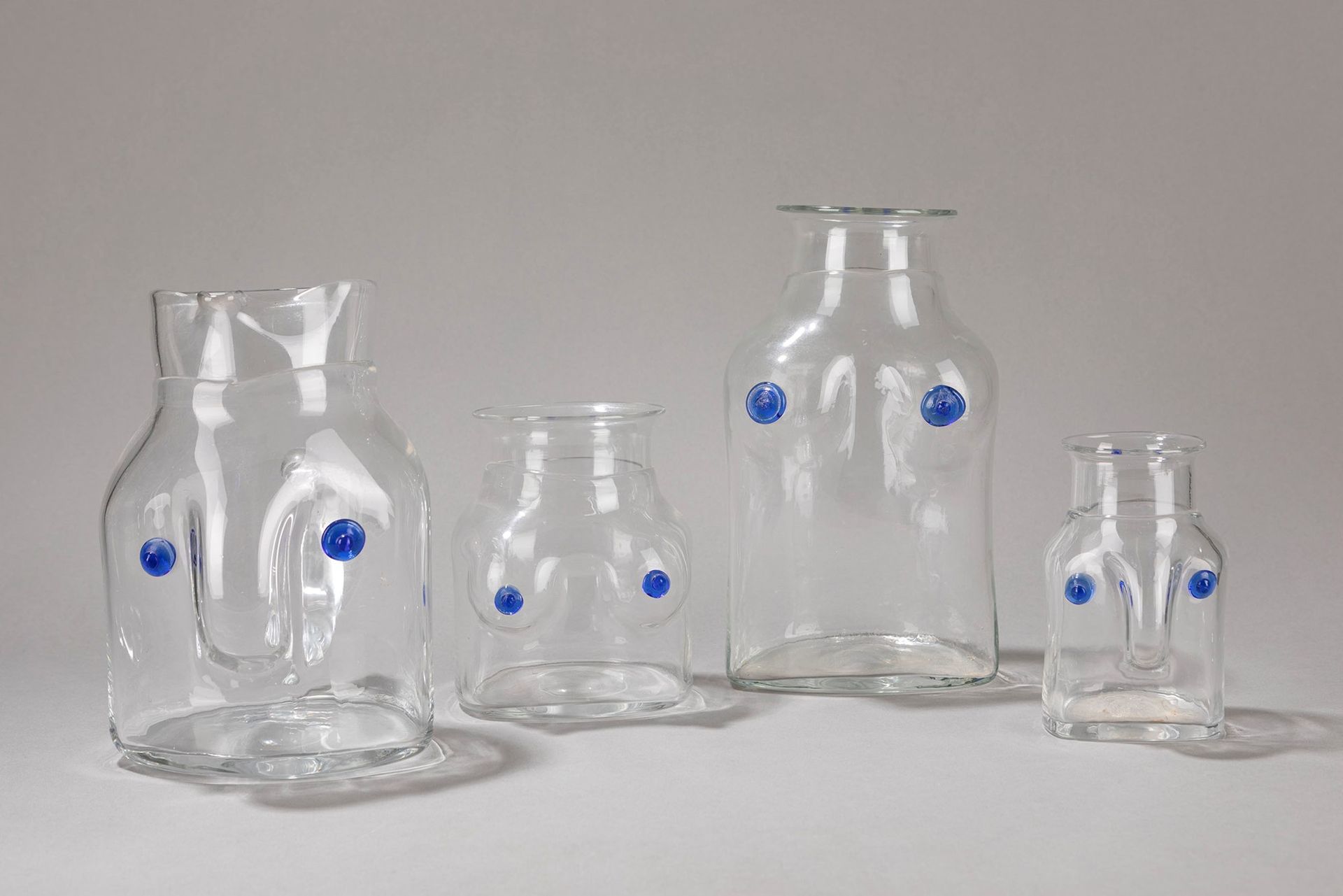 Erik HÖGLUND Colección, 1968

Diferentes tamaños
compuesto por cuatro jarras que&hellip;