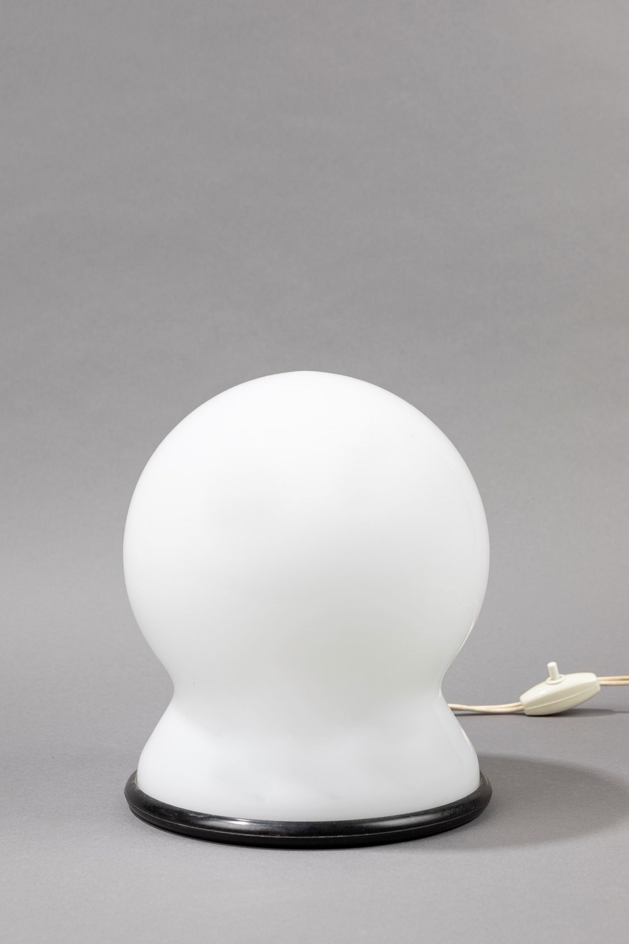 SERGIO ASTI Scafandro, 1970 ca.

H 24 x diam 18 cm
Table lamp. Incamiciato white&hellip;