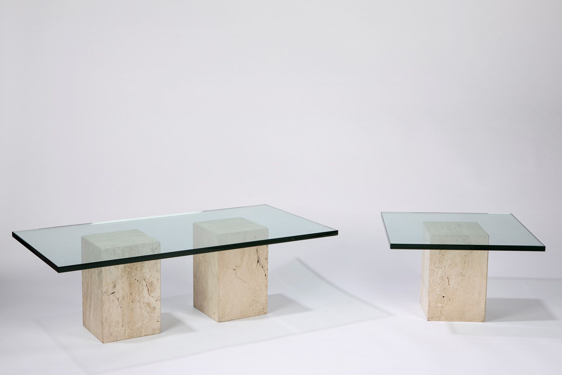 Manifattura Italiana Deux tables basses, 1970 ca.

Petite : cm h 30x50x50 ; moye&hellip;