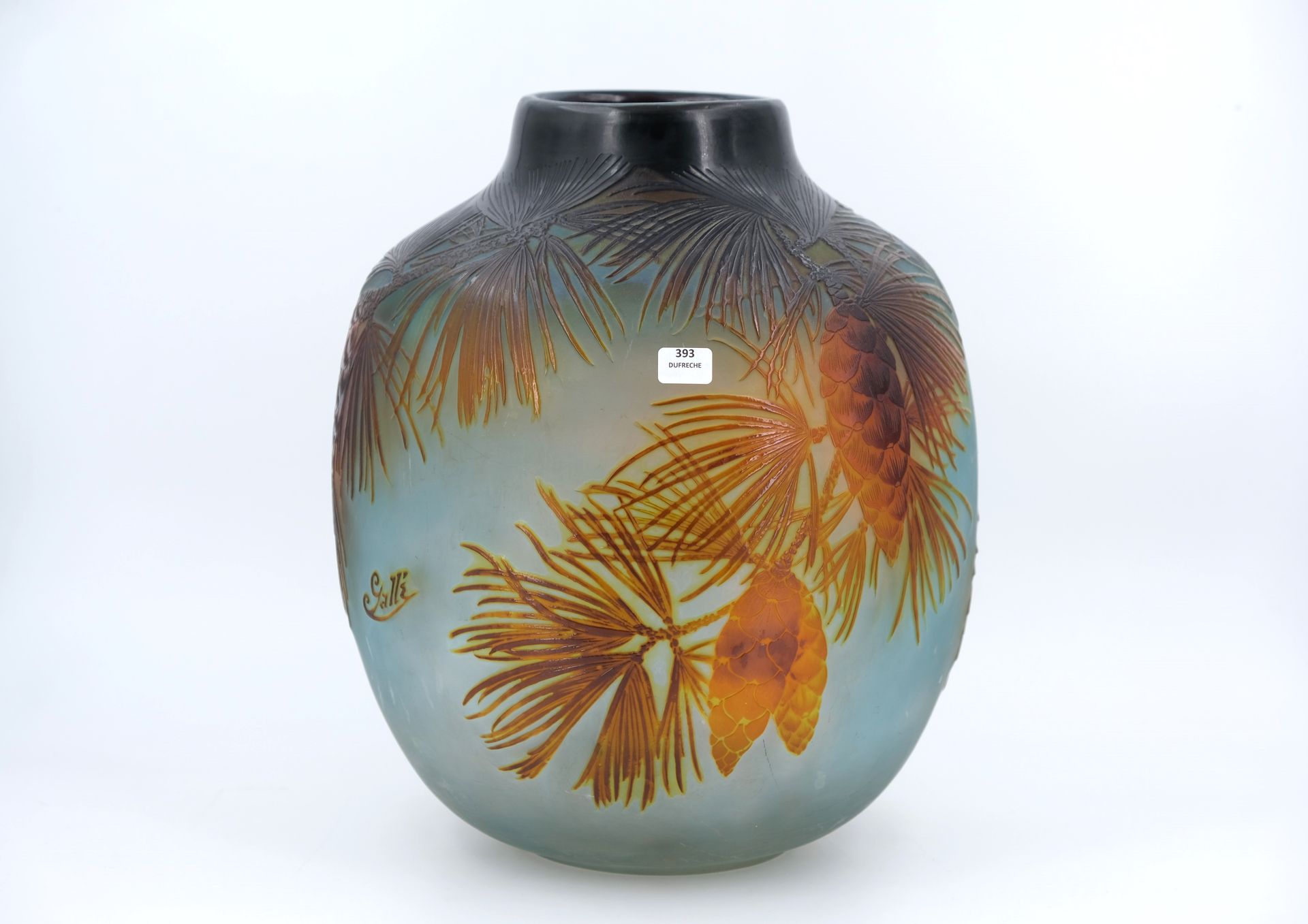 Null ETABLISSEMENTS GALLE (1904-1936). Vase en verre multicouche à décor dégagé &hellip;