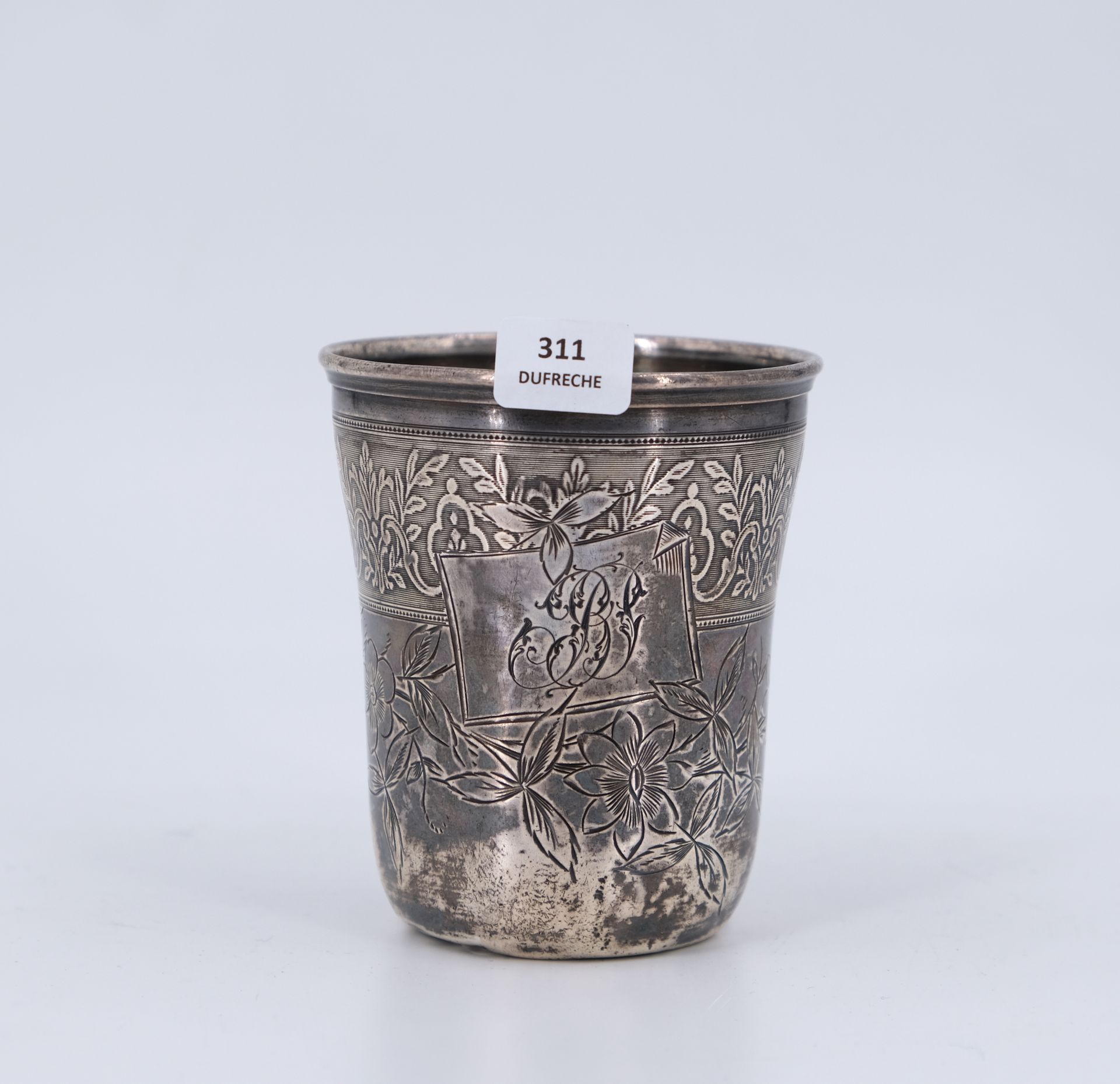 Null Bicchiere in argento cesellato e monogrammato. Punzone Minerva. Peso: 73,1 &hellip;