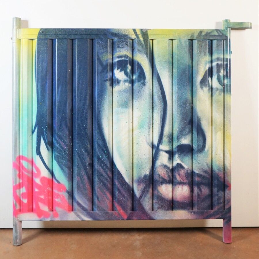 Null TORE (1972), "Visage" 2016, acrylique sur barrière de chantier, signée et d&hellip;