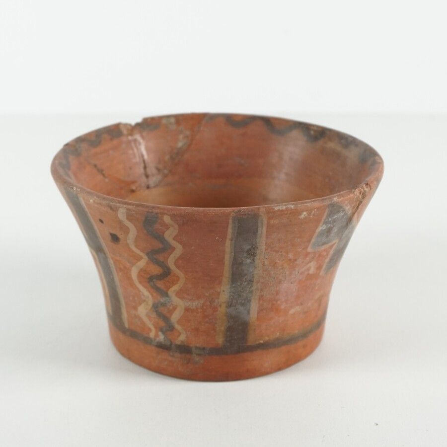 Small flared terracotta cup with polychrome and geometric glazed decoration, Per&hellip;