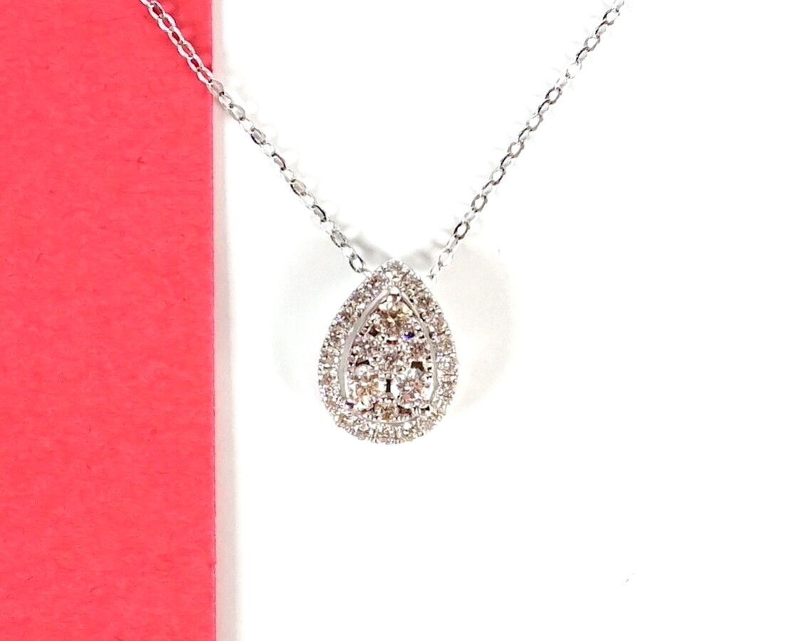 Null Pendente "Poire ajourée" in oro bianco 18 K (750/oo) con 27 diamanti bianch&hellip;