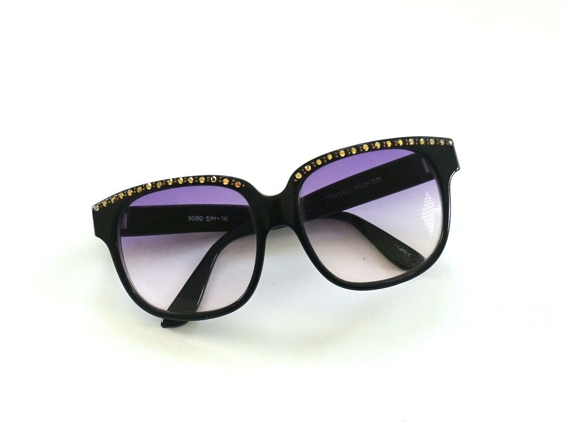 Null Emmanuelle KHANH
Eyeglasses, black rimmed frame adorned with rhinestones, p&hellip;