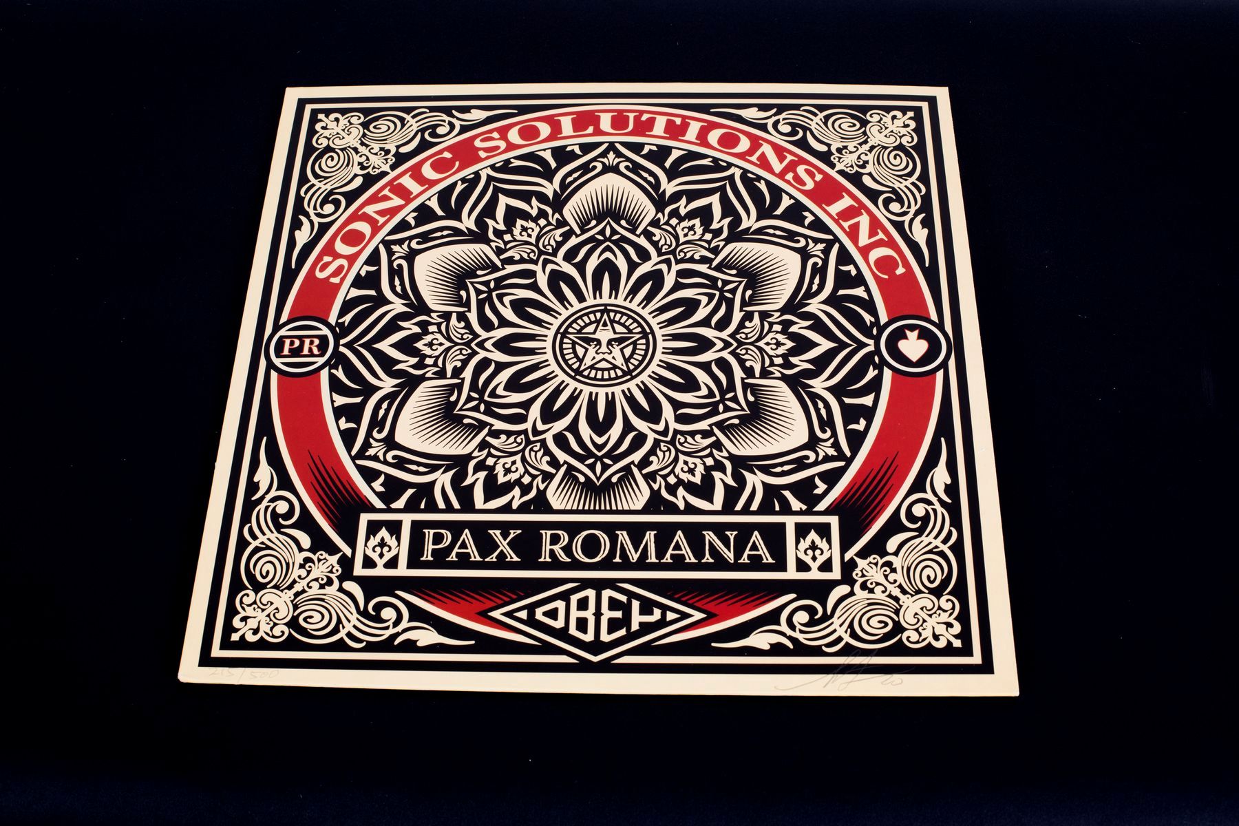 Null OBEY 

Pax Romana, 2020

Vinyl signiert und nummeriert 215/250

33x33 cm