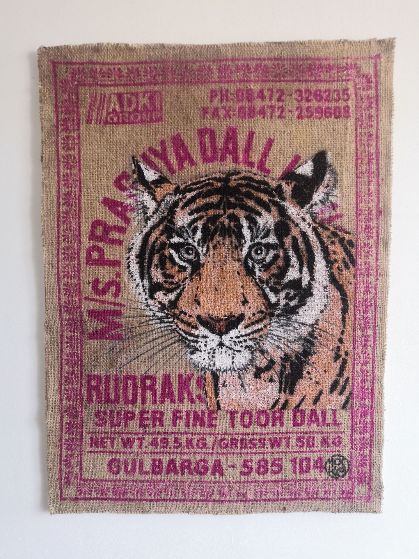 Null MOSKO 

Tiger, 2015

Acrylic and stencil on jute bag, glued on wood, signed&hellip;