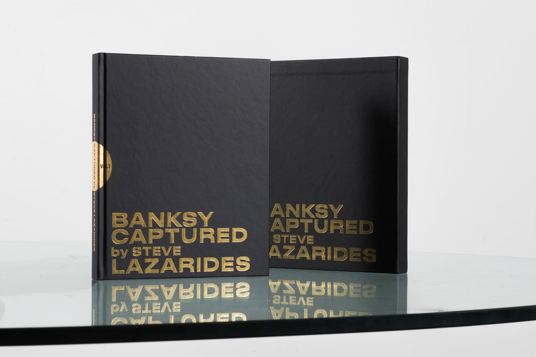 Null BANKSY 

Captured Steve Lazarides, 2020

 Colored hardcover book in black s&hellip;