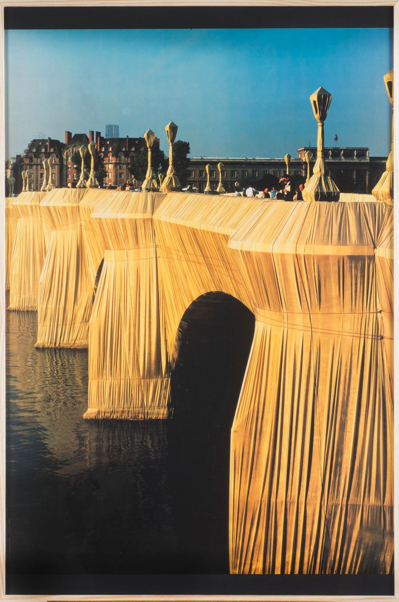 Null CHRISTO 

The Pont-Neuf Wrapped - Paris, 1975-85. 

Photo : Wolfgang Volz. &hellip;