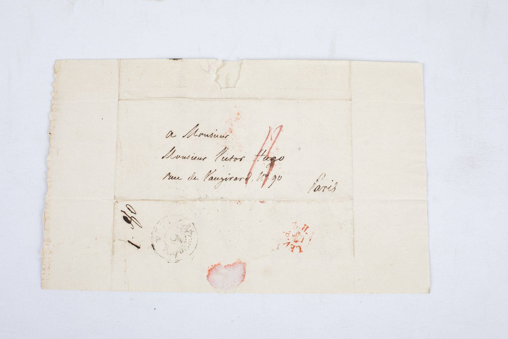 Null La Mennais (Félicité de) - Hugo Victor: 一封单页的手写信件，18 x 8 cm，折叠后有Victor Hugo&hellip;