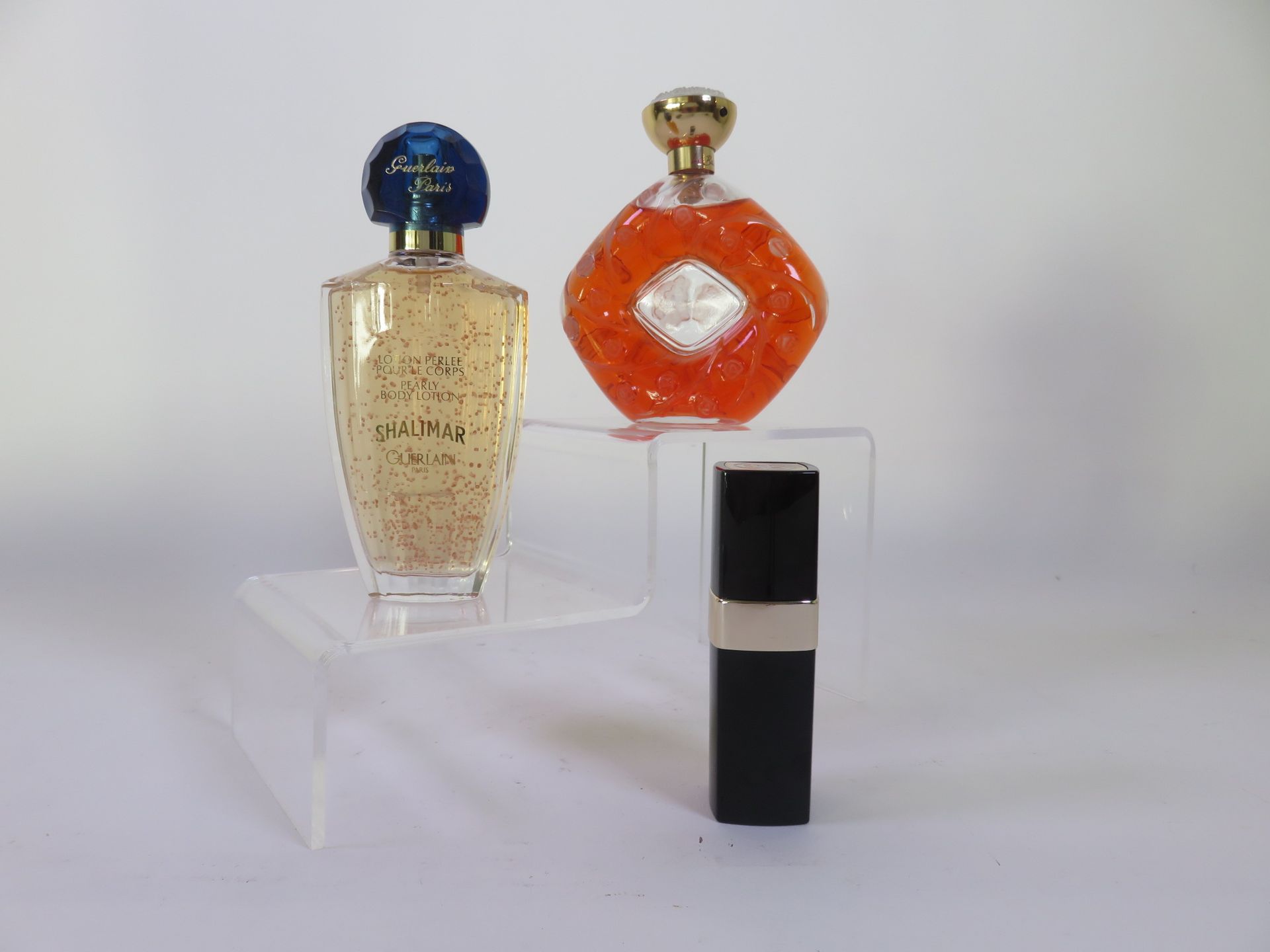 Null 各种香水 - (2000年代) - 包括一个100毫升的Lalique "Le baiser "淡香水喷雾瓶，一个15毫升的Chanel "extra&hellip;