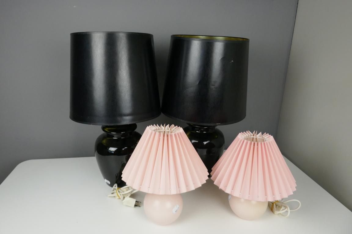 Null Two pink ceramic bedside lamps and a pair of black ceramic lamps
Height 20 &hellip;