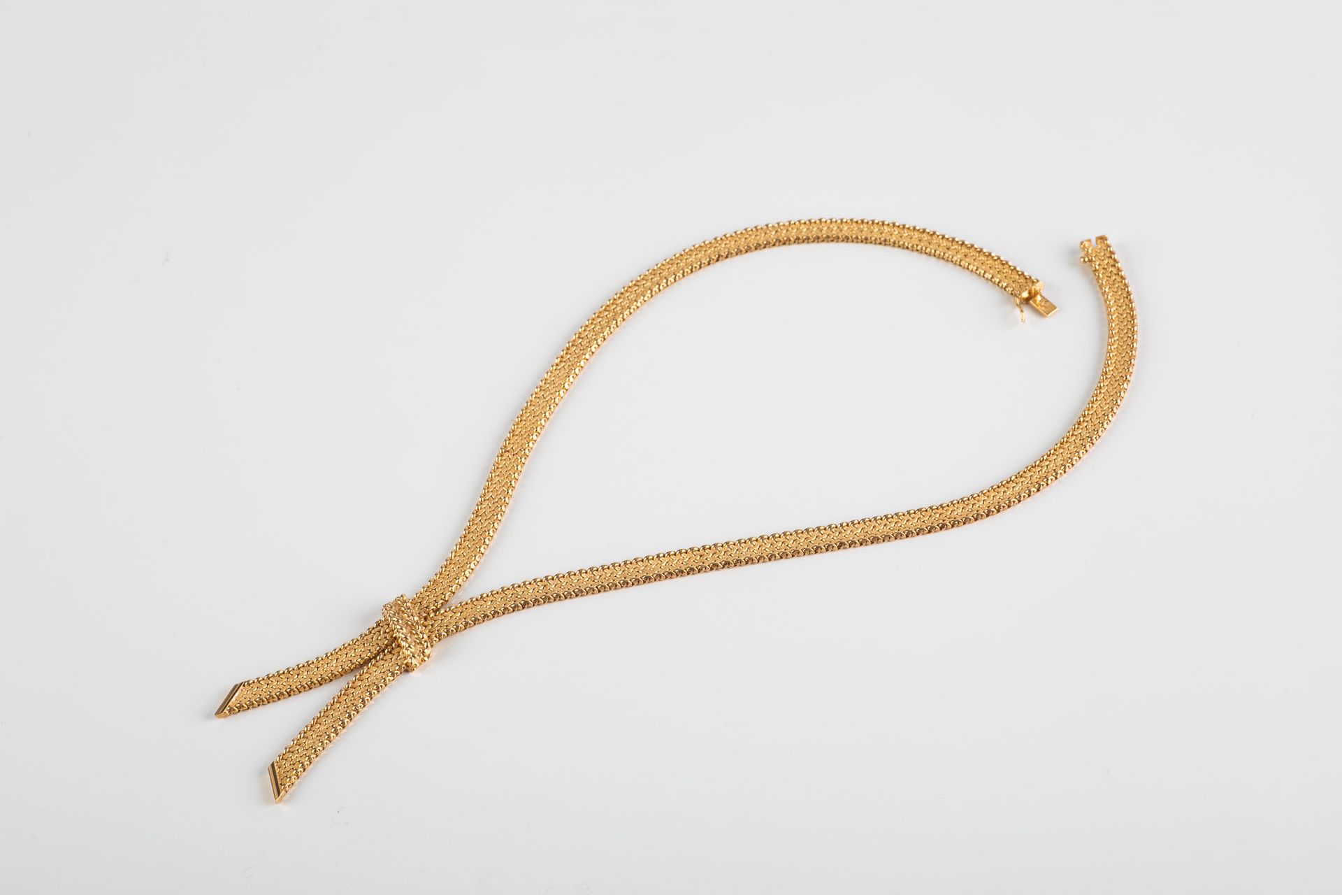 Null 黃金領帶項鍊，閃亮的米蘭式網眼。棘轮和 "8 "安全扣。项链尺寸：42厘米。重量：55.36克（千分之七十）。