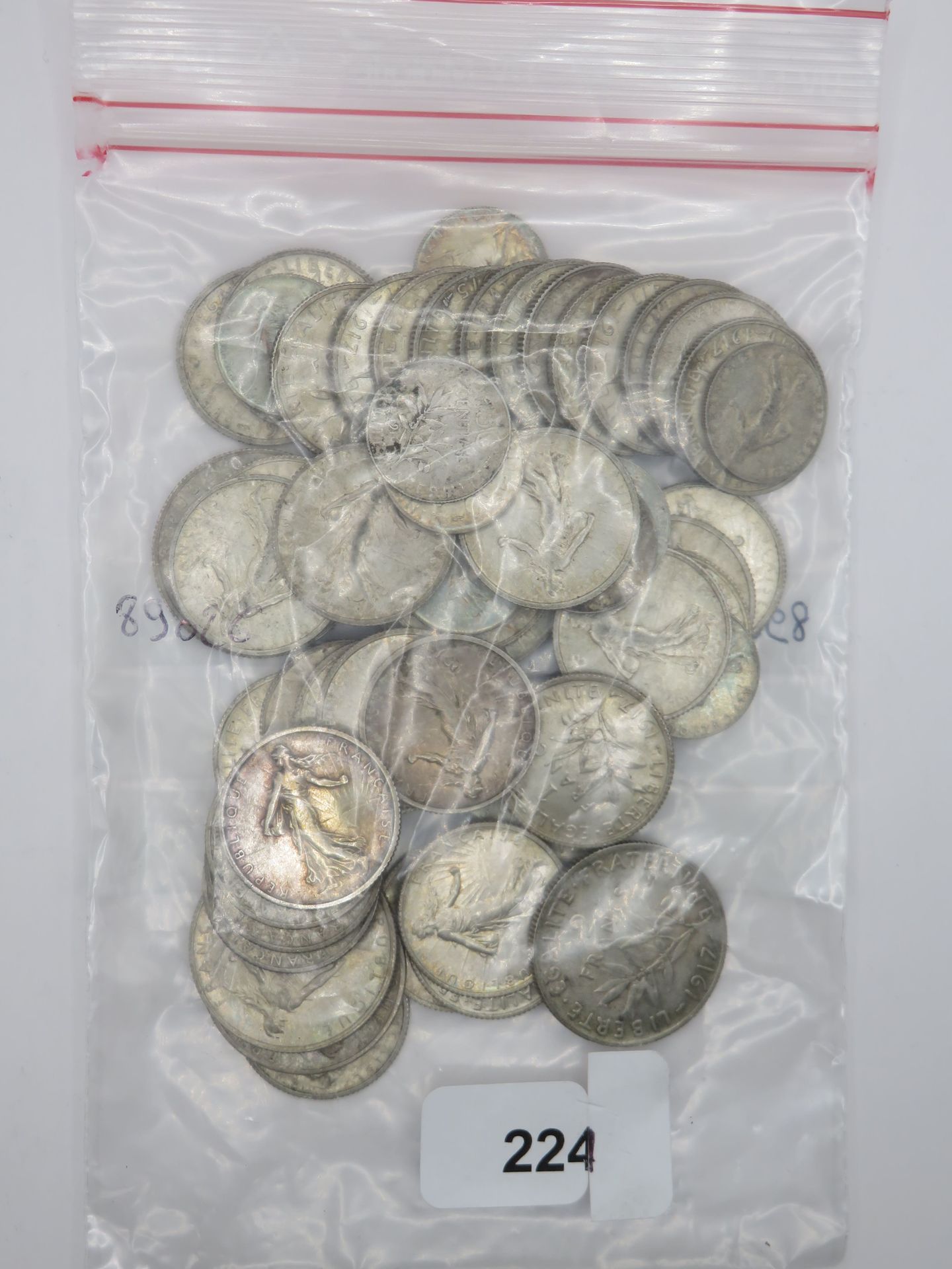 Null Silver coins - France - Lot of 58 Semeuse silver coins (6 x 2 Francs, 38 x &hellip;