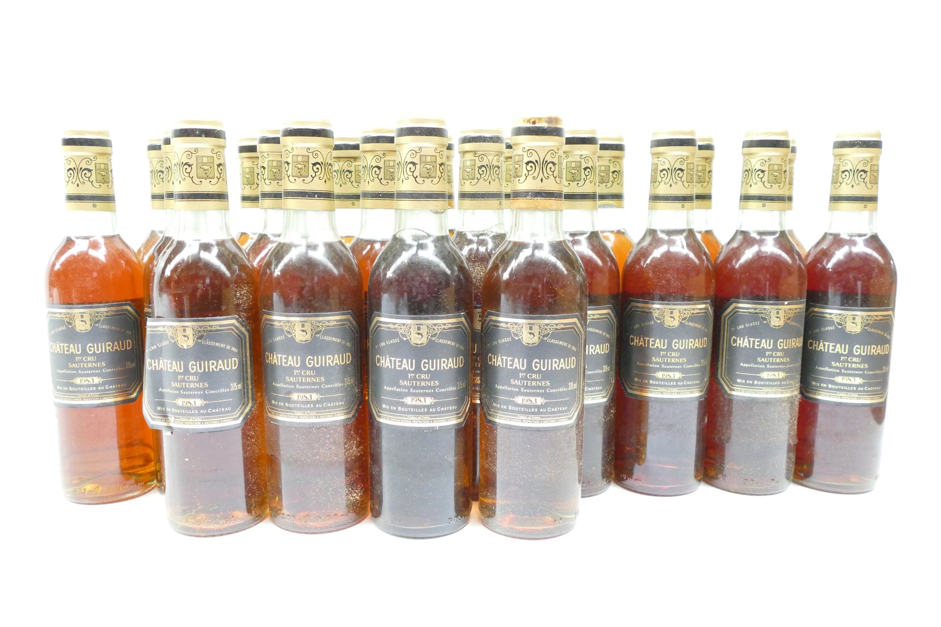 Null 23半瓶Château Guiraud 1983 1er CC Sauternes，包括颈部底部的氧化胶囊，装在原来的木箱中 专家：Emilie 和 &hellip;