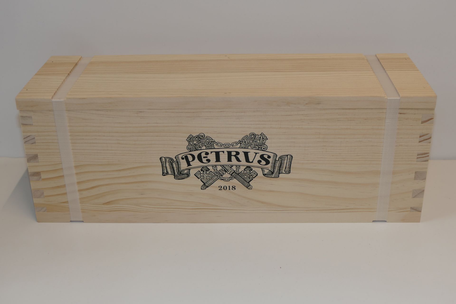 Null 1 Magnum Château Pétrus 2018 in original unopened wooden case IC 10/10 PM V&hellip;