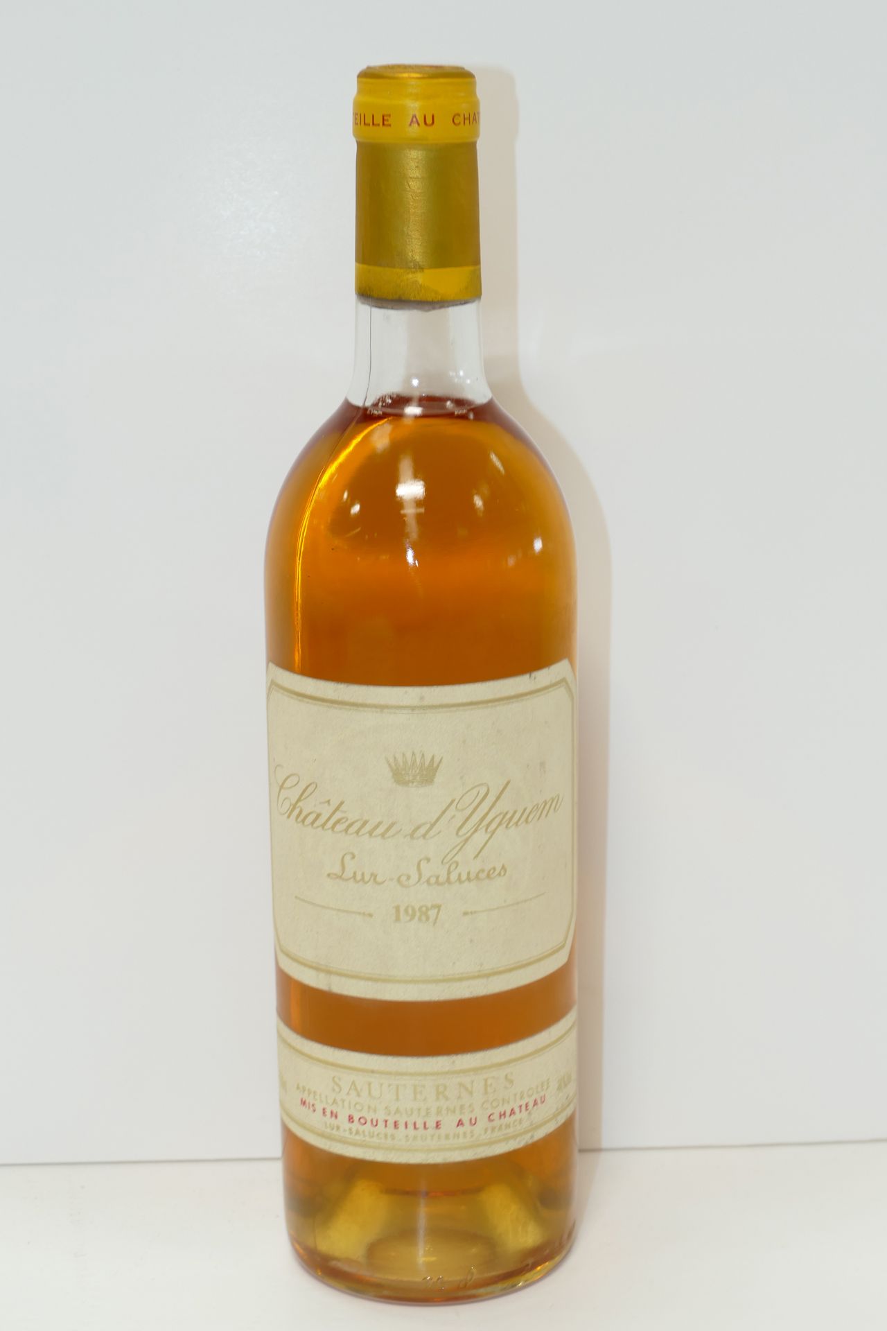 Null 1 Btle Château d’Yquem 1987 1er CCS Sauternes niveau légèrement bas étiquet&hellip;