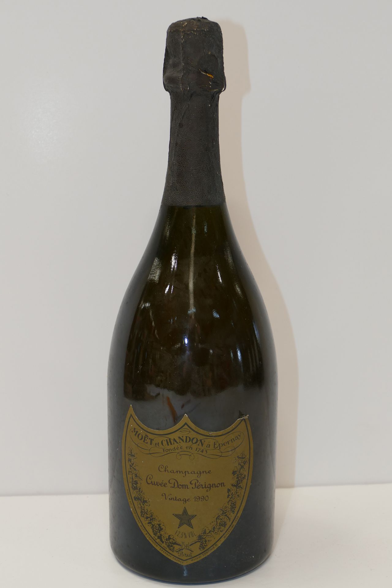 Null 1 Btle Champagne Dom Pérignon 1990 标签非常非常轻微的损坏 专家：Emilie et Robert Gorretea&hellip;