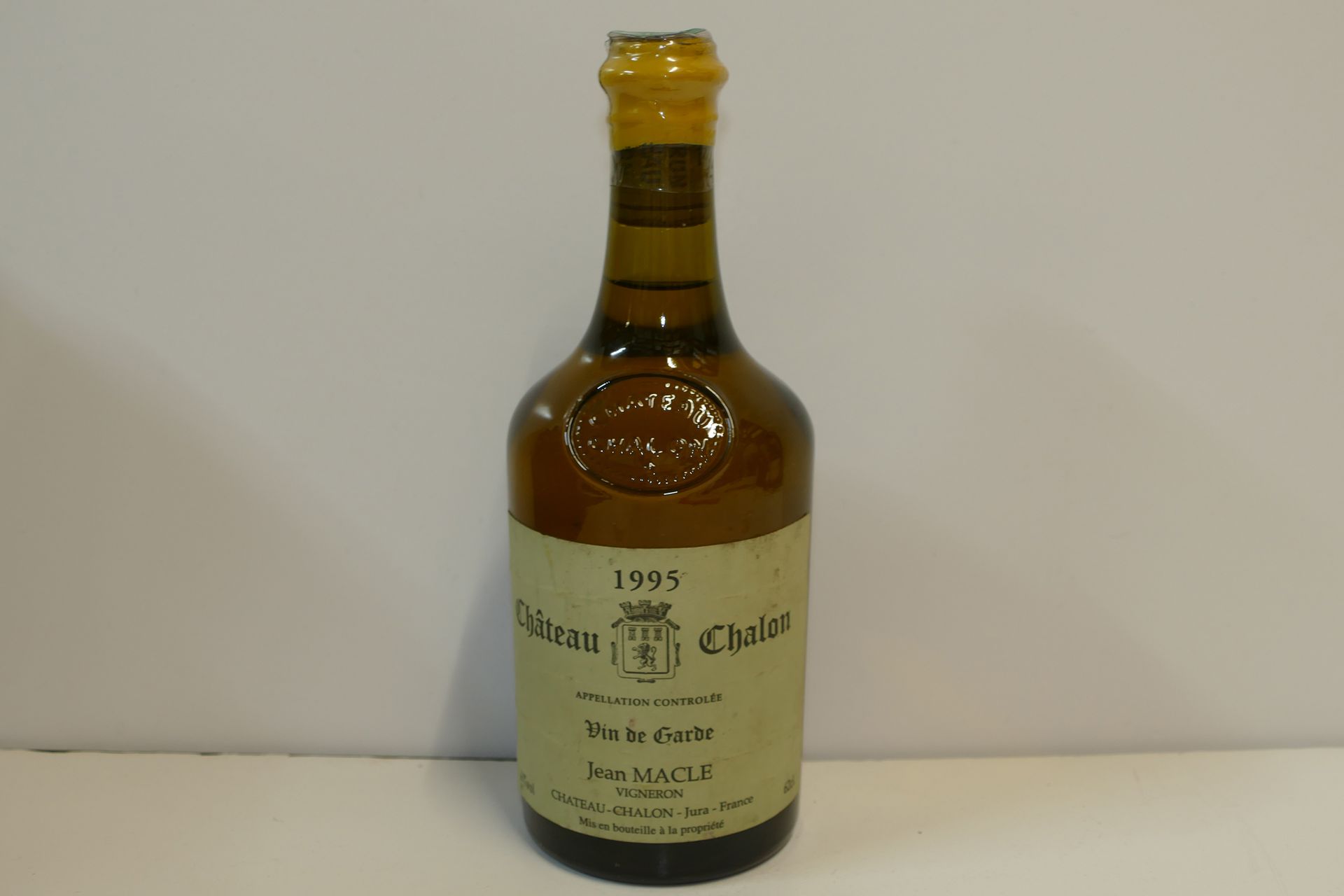 Null 1 Btle Château Chalon 1995 Domaine Jean Macle 稍微有点脏的标签 专家：Emilie and Robert&hellip;