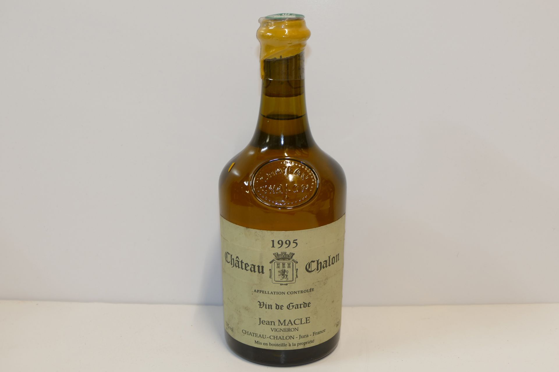 Null 1 Btle Château Chalon 1995 Domaine Jean Macle 稍微有点脏的标签 专家：Emilie and Robert&hellip;