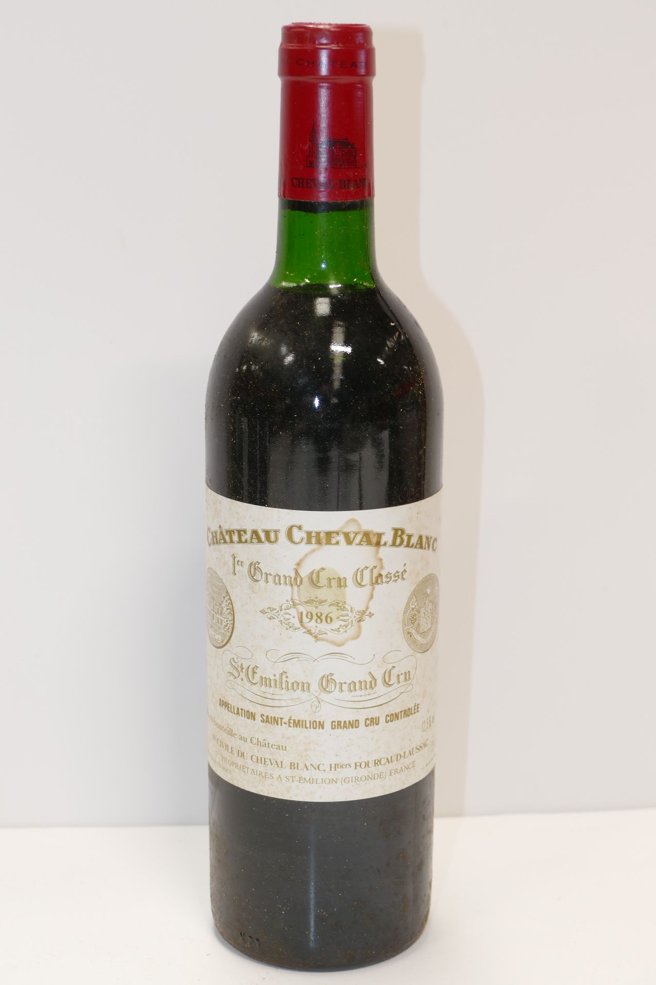 Null 1 Btle Château Cheval Blanc 1986 1er GCCA Saint Emilion水平非常低，标签略微脏，有污点 专家：E&hellip;