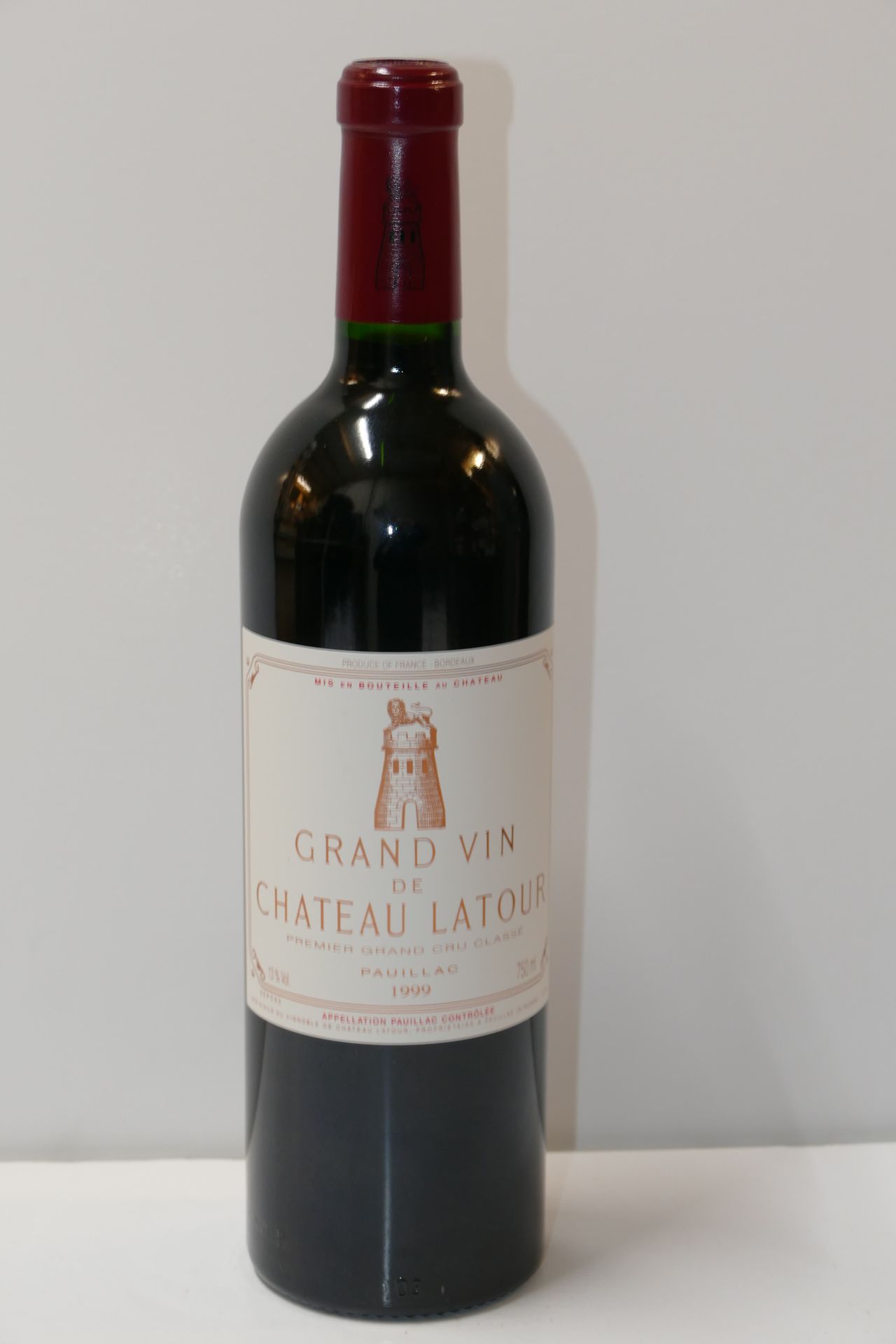 Null 1 Btle Château Latour 1999 1er GCC Pauillac 专家：Emilie Gorreteau