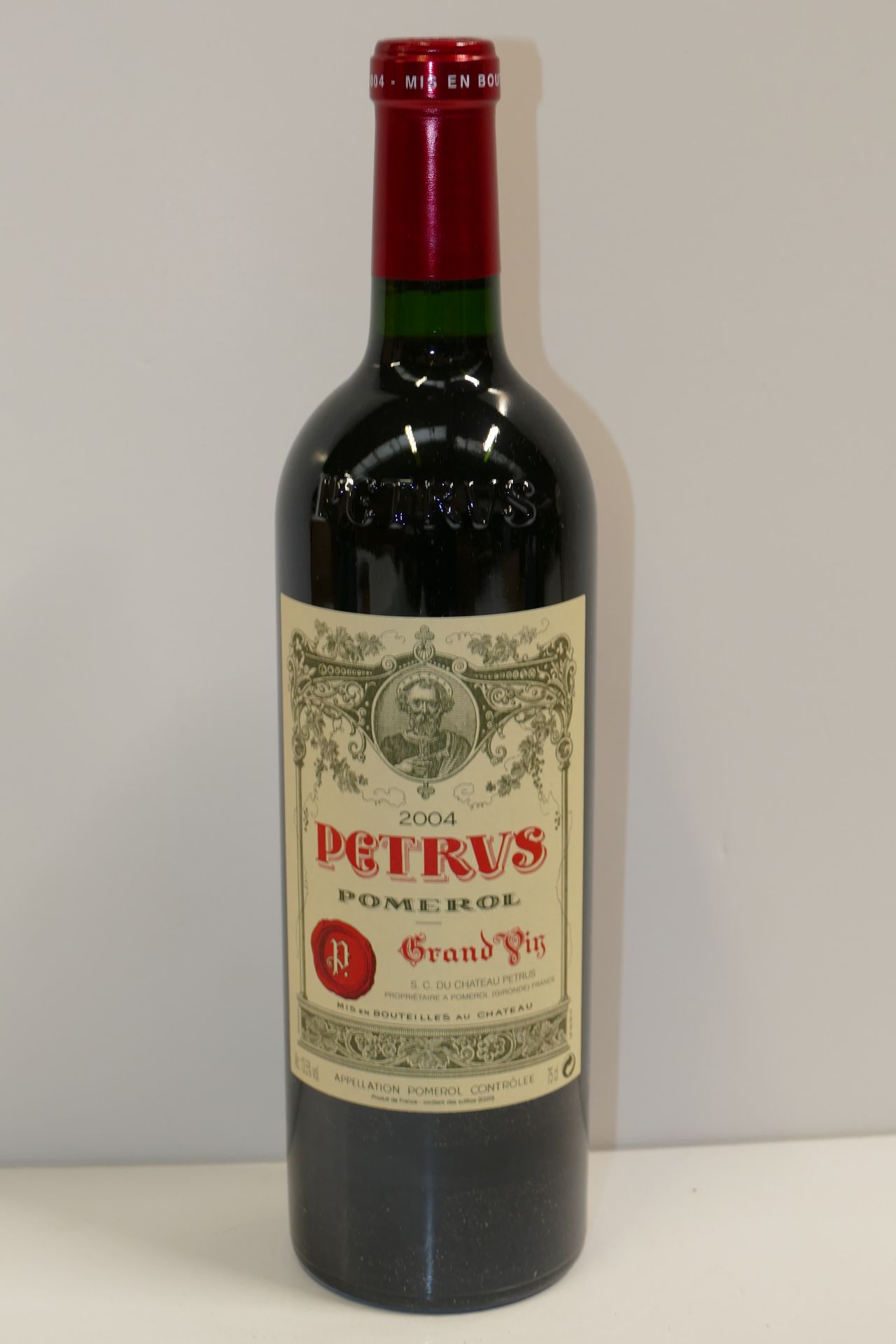 Null 1 Btle Château Pétrus 2004 Pomerol provenant d’une caisse bois d’origine de&hellip;