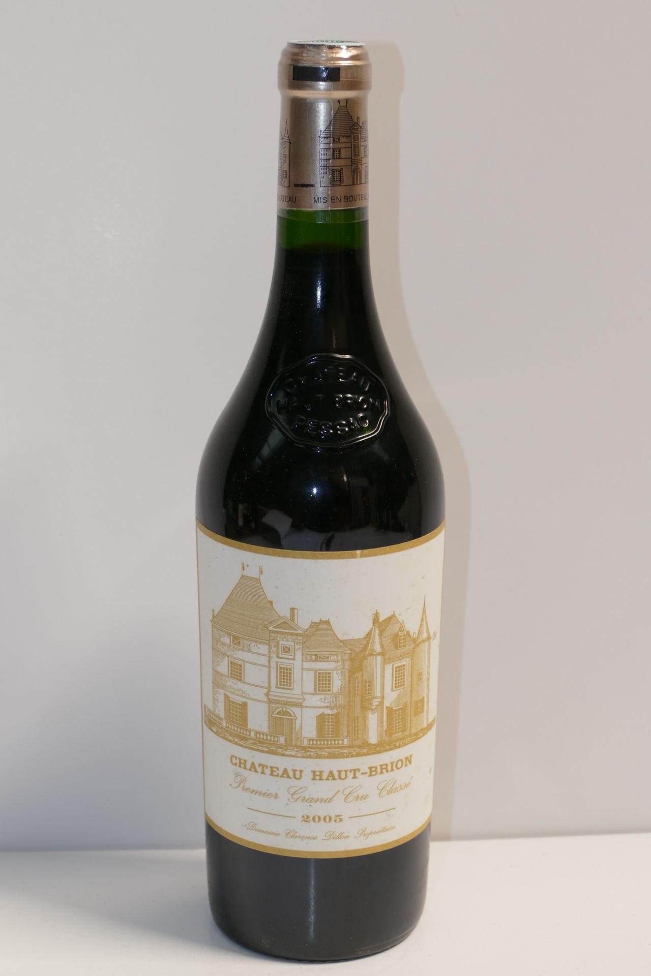 Null 1 Btle Château Haut Brion 2005 1er GCC Graves label very slightly pitted co&hellip;