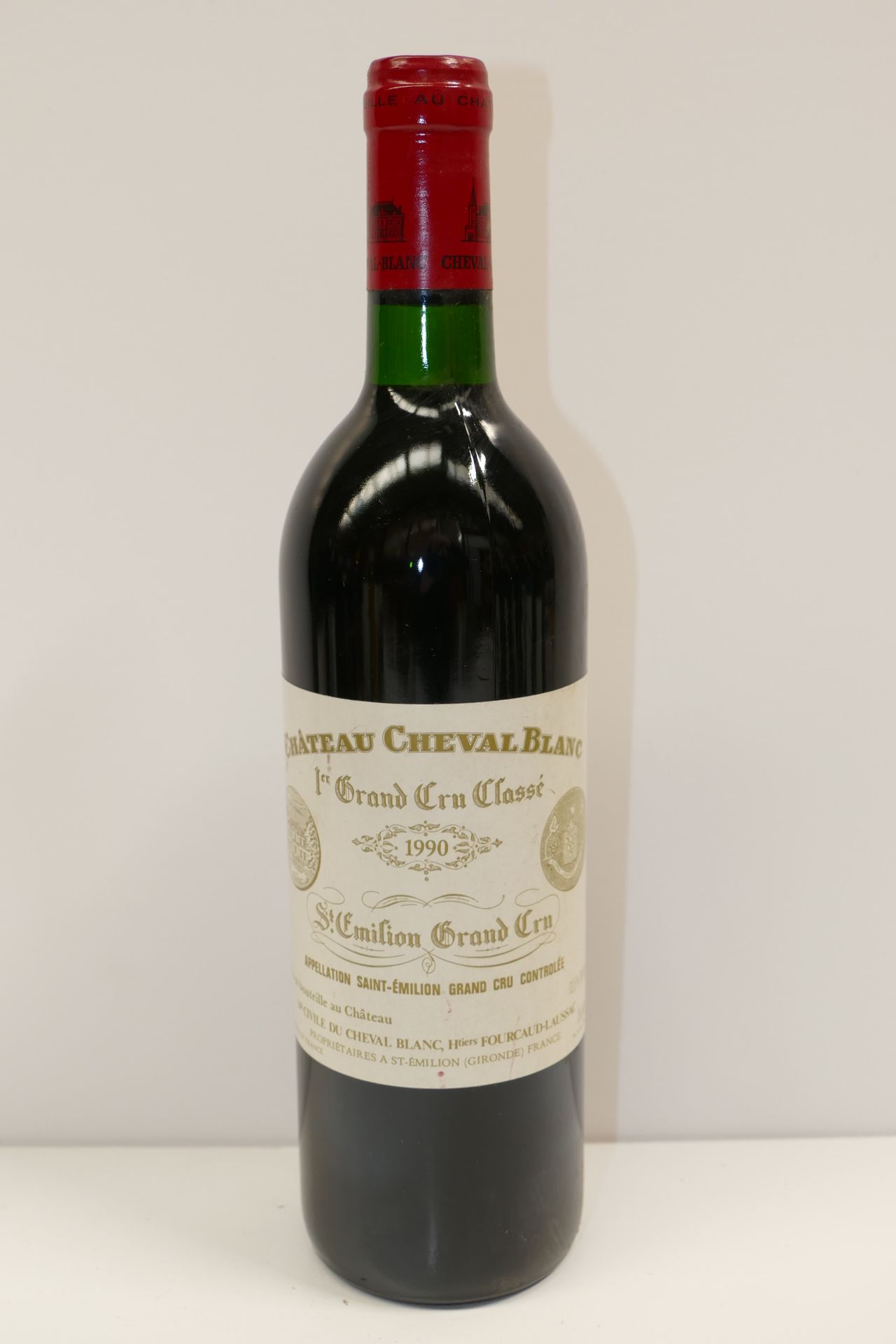 Null 1 Btle Château Cheval Blanc 1990 1er GCCA Saint Emilion label very slightly&hellip;
