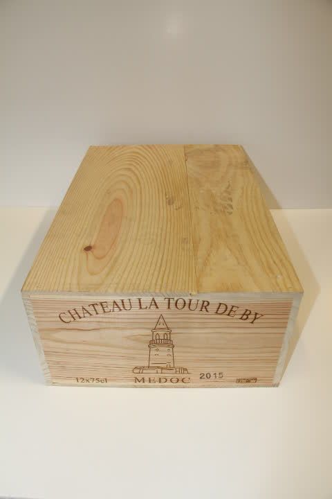 Null 12 Btles Château La Tour de By 2015 Cru Bourgeois Médoc in cassa di legno o&hellip;