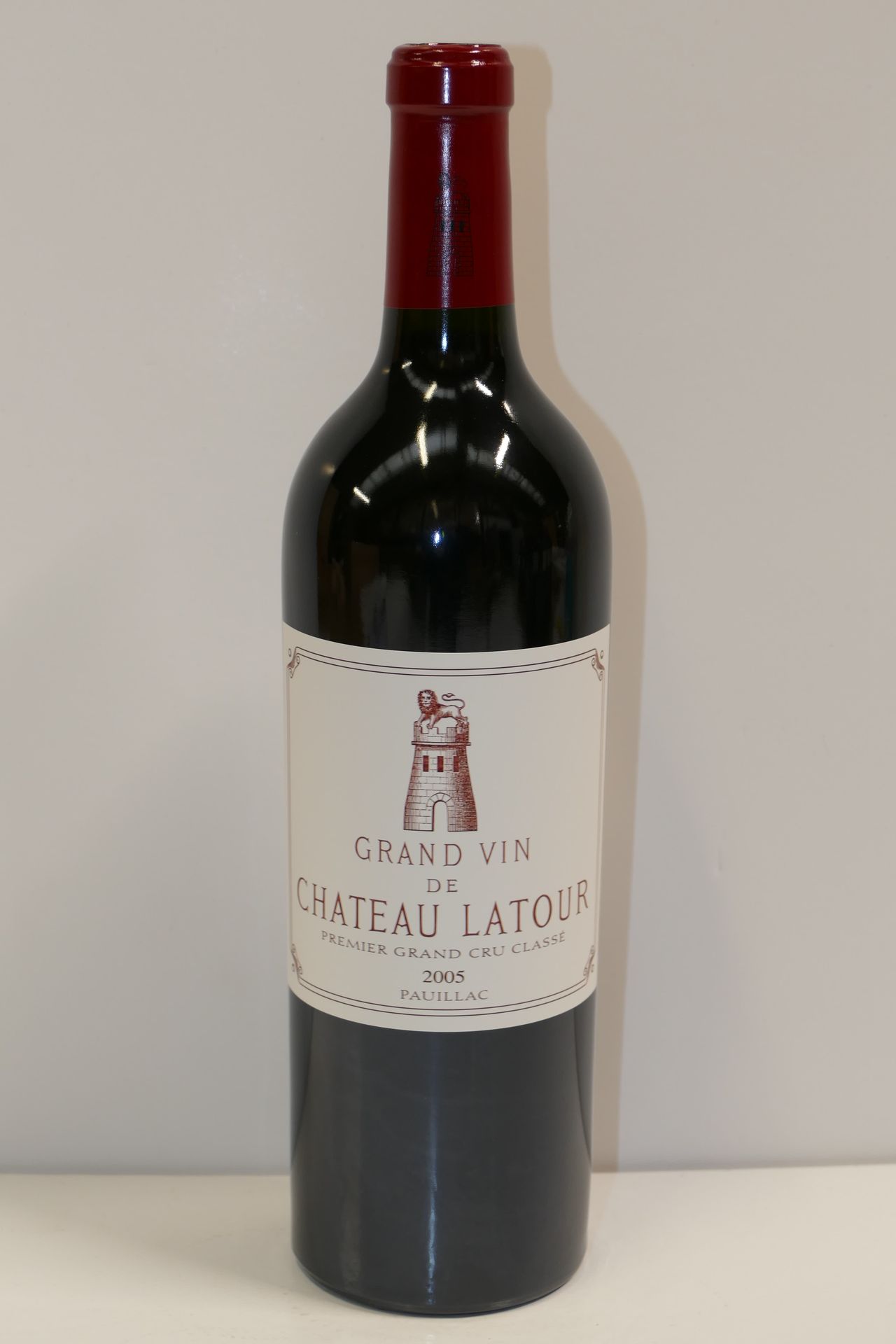 Null 1 Btle Château Latour 2005 1er GCC Pauillac de una caja de madera original &hellip;