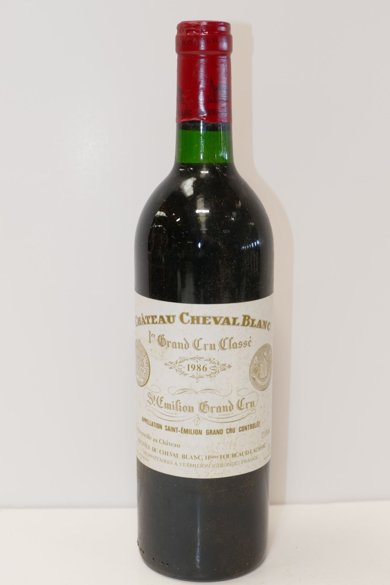 Null 1 Btle Château Cheval Blanc 1986 1er GCCA Saint Emilion 胶囊在裙底非常轻微的损坏，标签略显肮脏&hellip;
