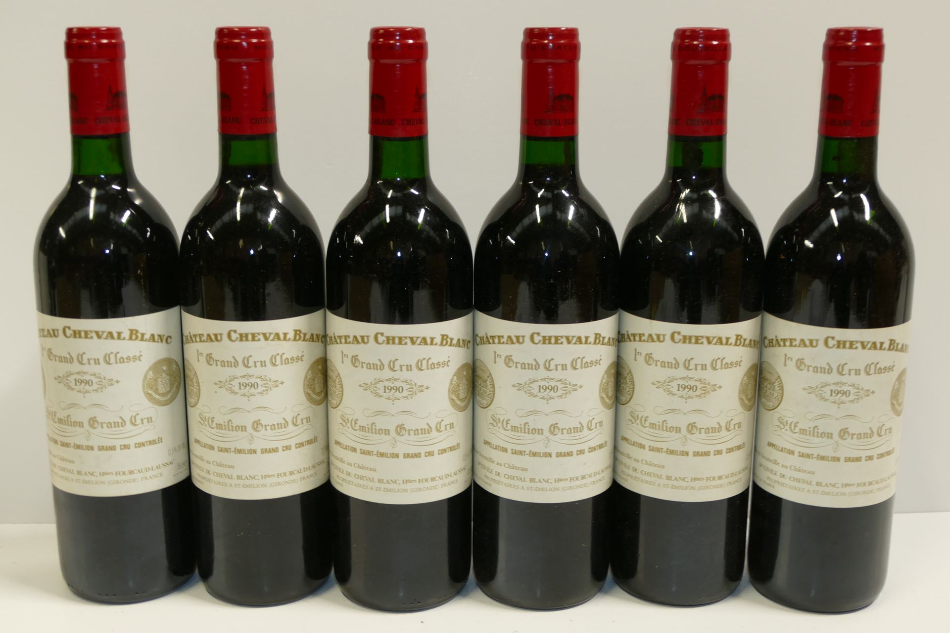 Null 6 Btles Château Cheval Blanc 1990 1er GCCA Saint Emilion 很脏的标签，来自一个12瓶的原始木箱&hellip;
