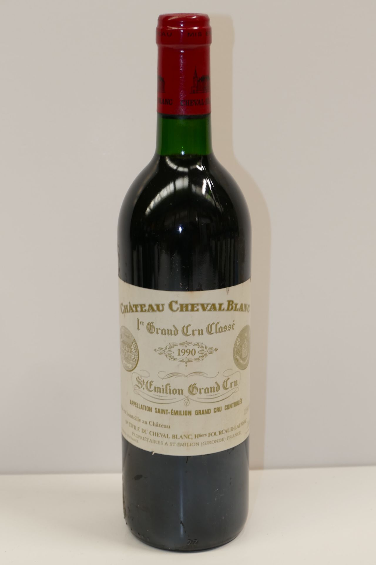 Null 1 Btle Château Cheval Blanc 1990 1er GCCA Saint Emilion 低层颈部标签非常脏，非常轻微的损坏 专&hellip;