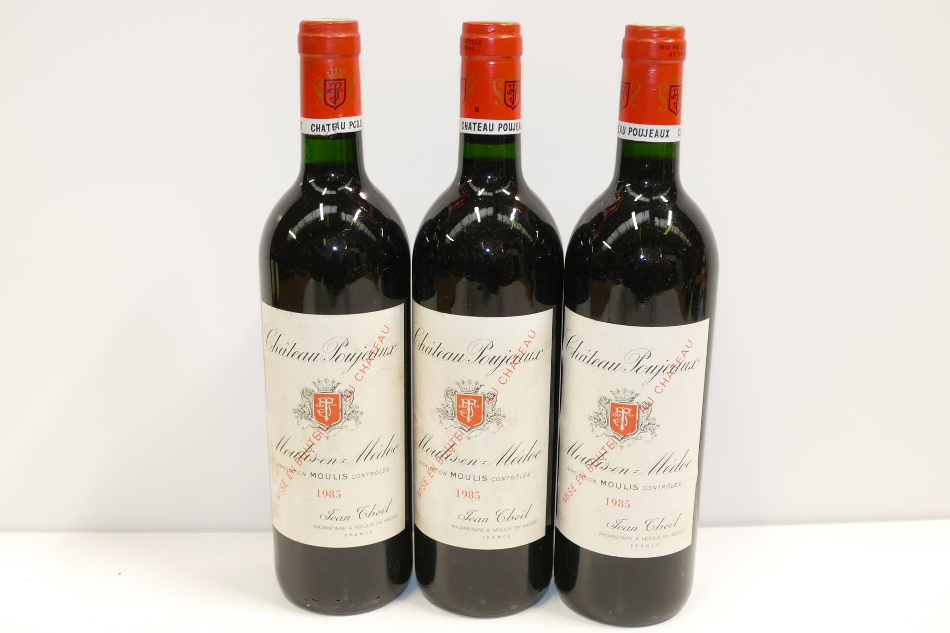 Null 3 Btles Château Poujeaux 1985 Moulis étiquettes légèrement sales Expert : E&hellip;