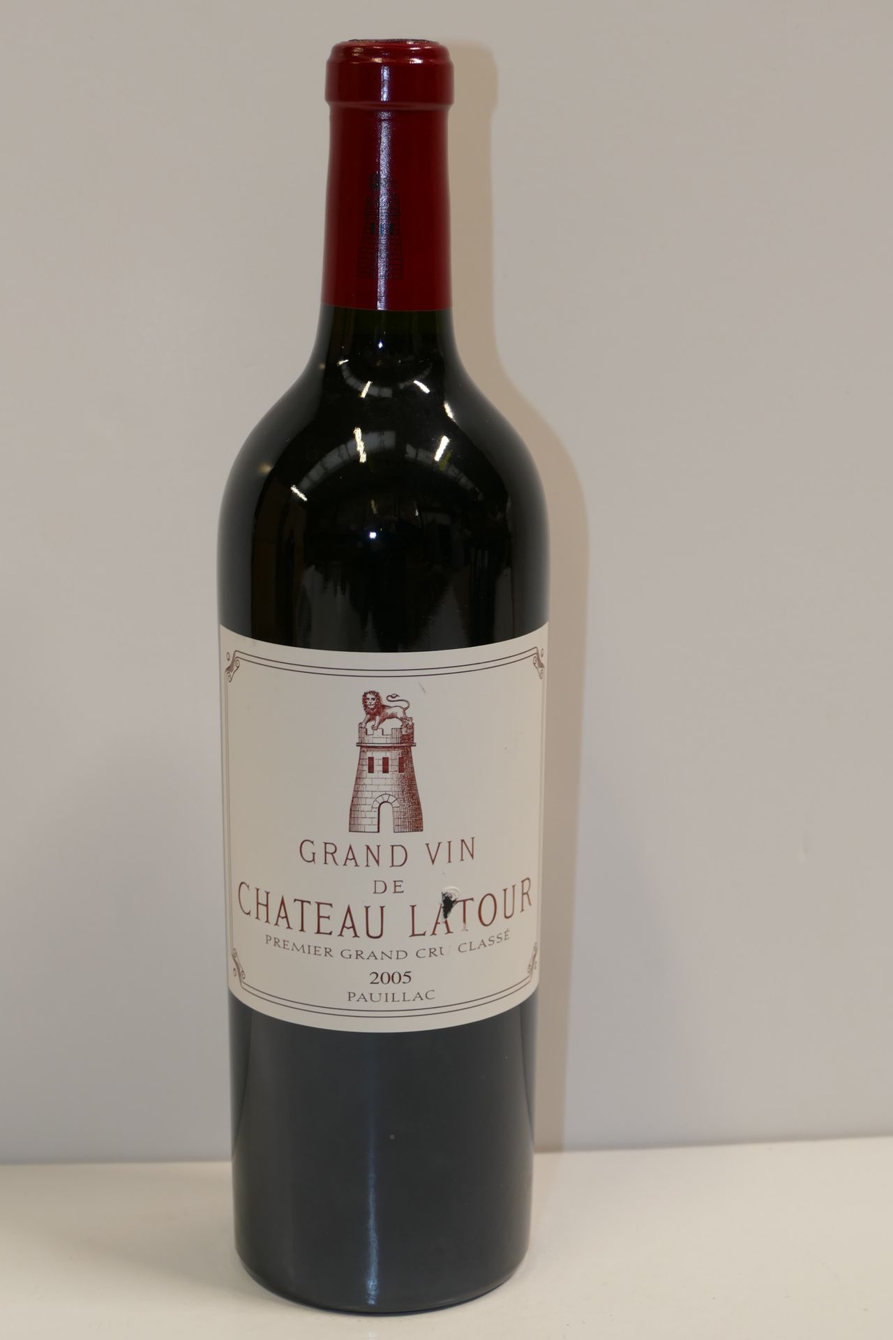 Null 1 Btle Château Latour 2005 1er GCC Pauillac Etikett sehr leicht beschädigt &hellip;