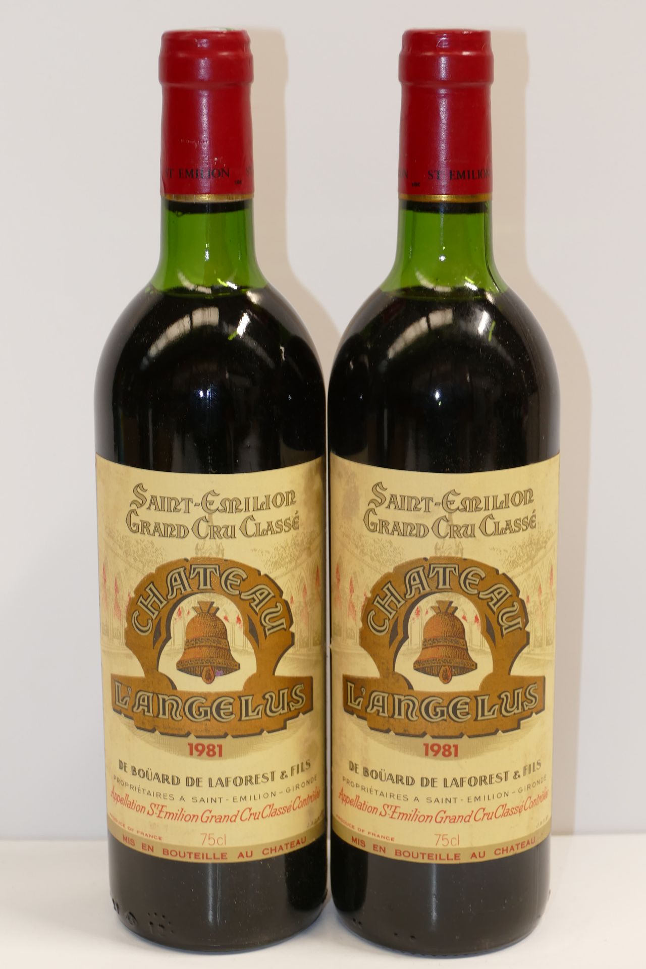 Null 2 Btles Château Angélus 1981 GCC Saint Emilion niveaux bas Expert : Emilie &hellip;