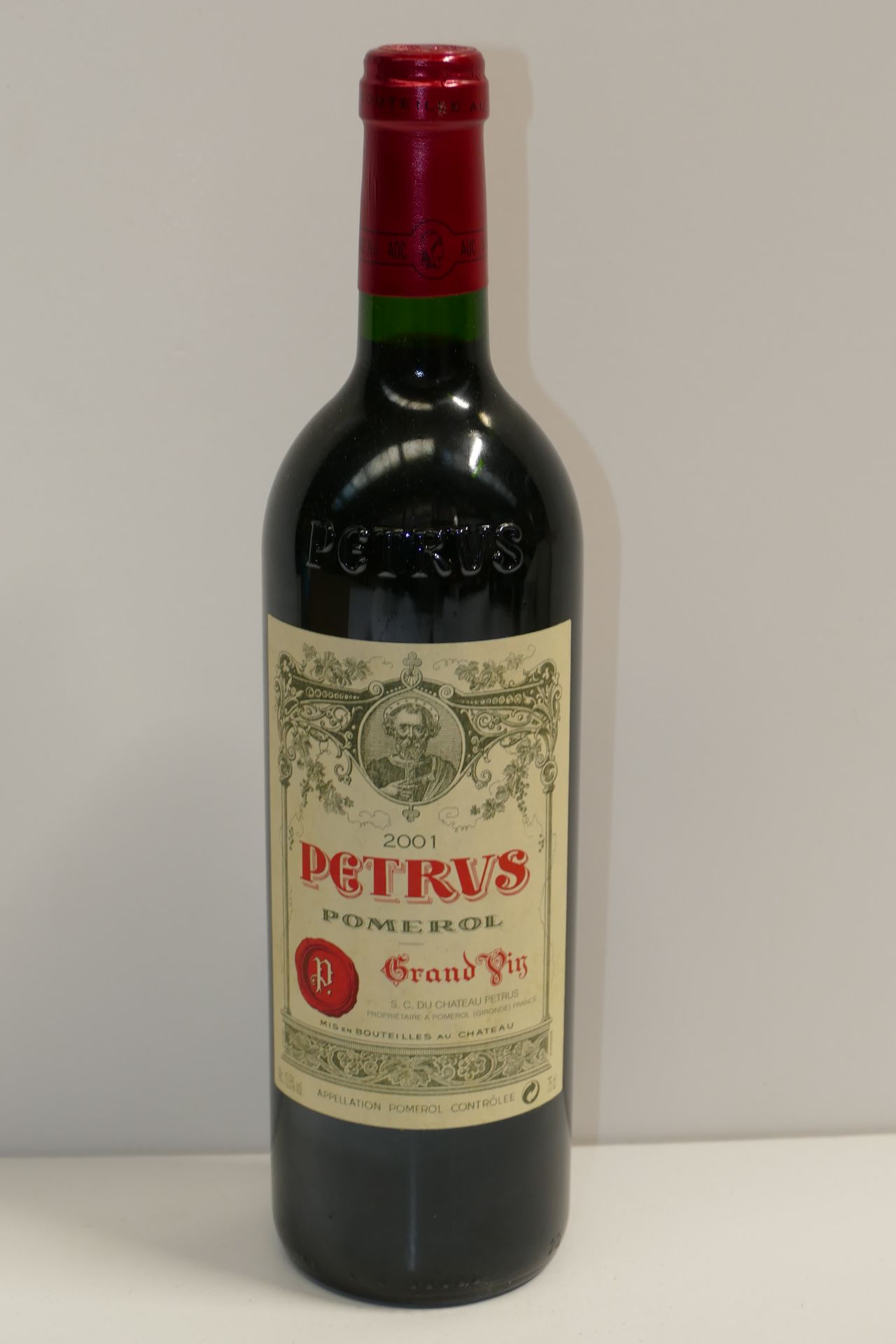 Null 1 Btle Château Pétrus 2001 Pomerol etiqueta muy ligeramente sucia Experto :&hellip;