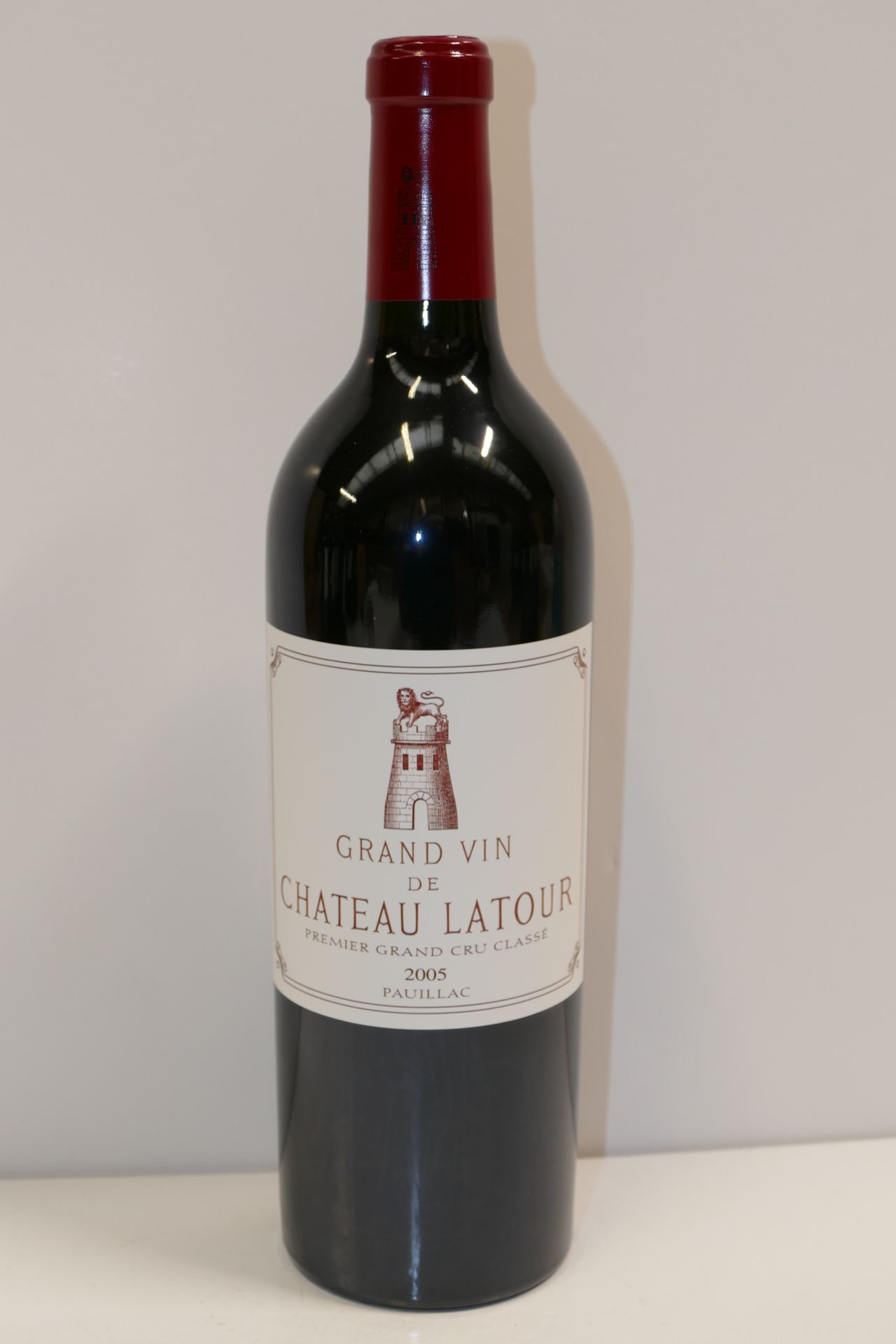 Null 1 Btle Château Latour 2005 1er GCC Pauillac provenant d’une caisse bois d’o&hellip;