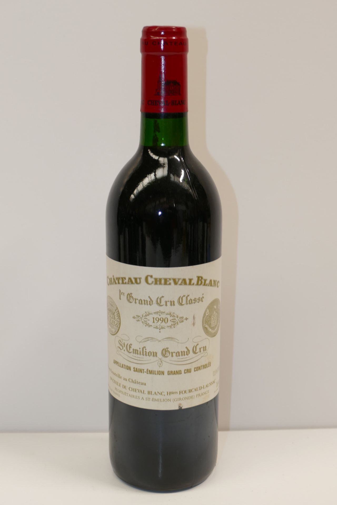 Null 1 Btle Château Cheval Blanc 1990 1er GCCA Saint Emilion 标签非常脏，非常轻微的损坏 专家：Em&hellip;