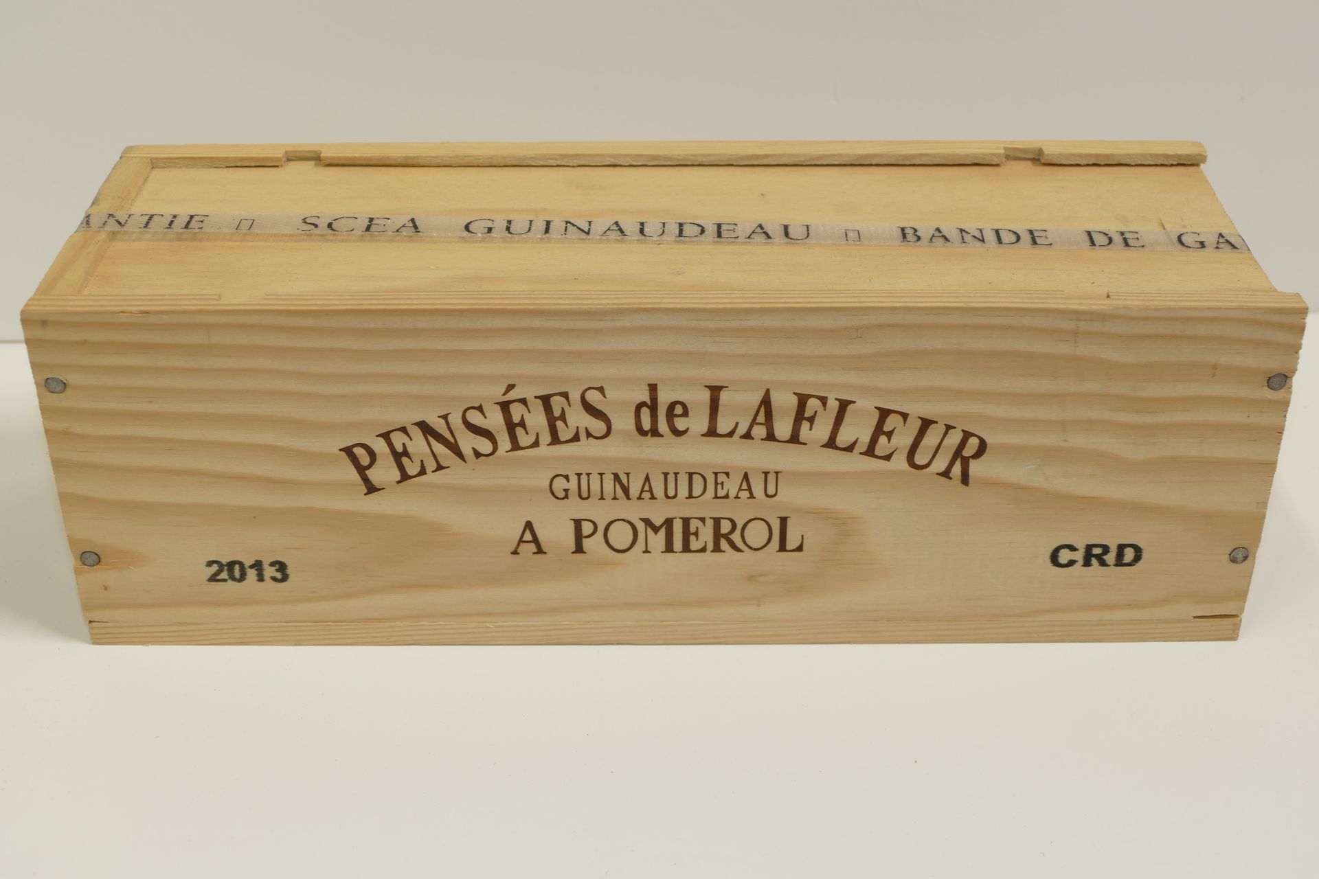 Null 1 Btle Pensées de Lafleur 2013 Pomerol，装在未开封的原装木箱中 专家：Emilie Gorreteau