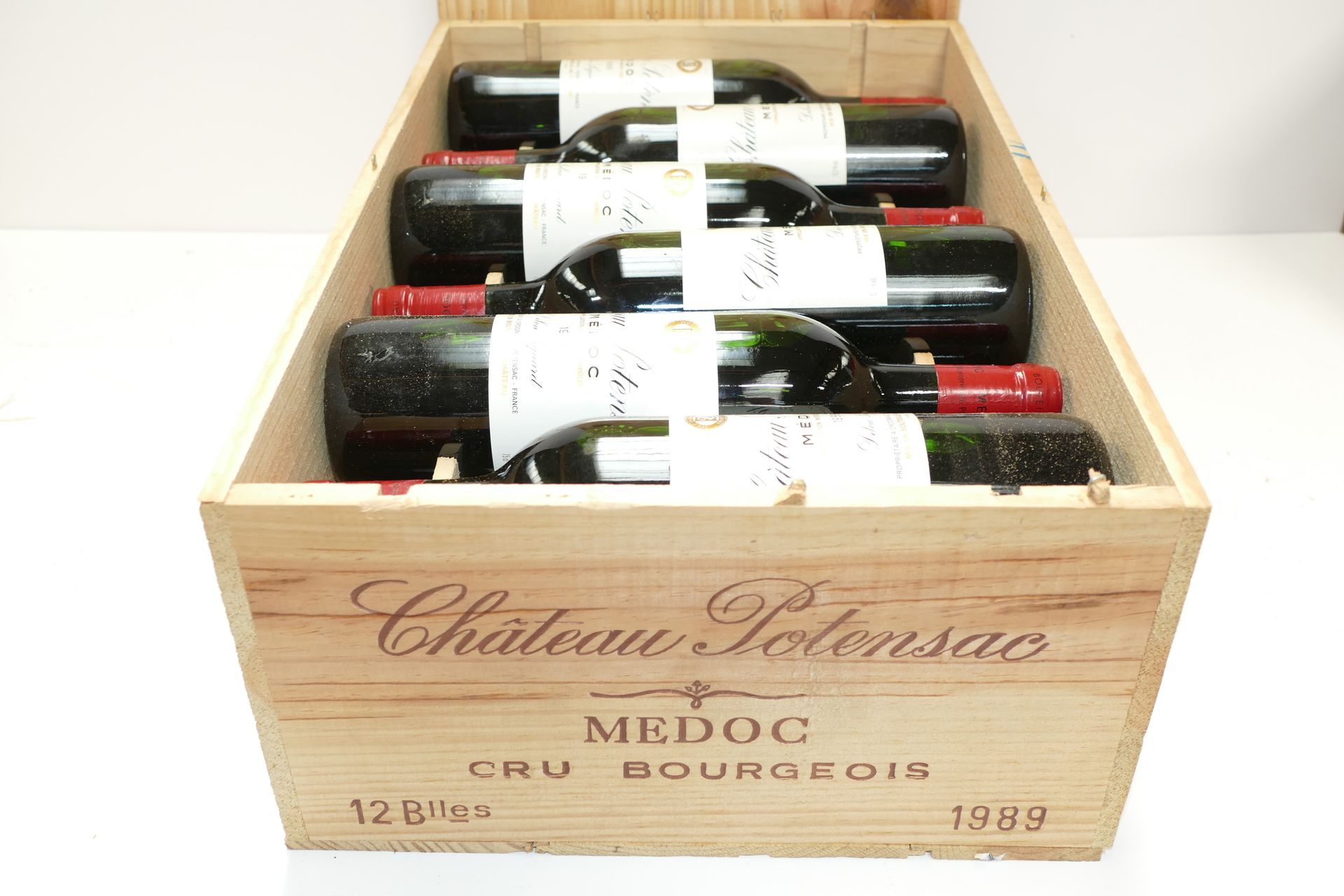 Null 12瓶Chateau Potensac 1989 Médoc，包括一个低水平的颈部和六个非常低的原始木箱 专家：Emilie Gorreteau
